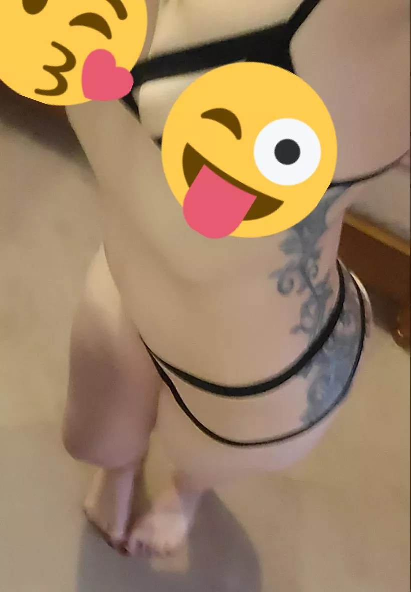 come check me out! :) https://onlyfans.com/bettiebea