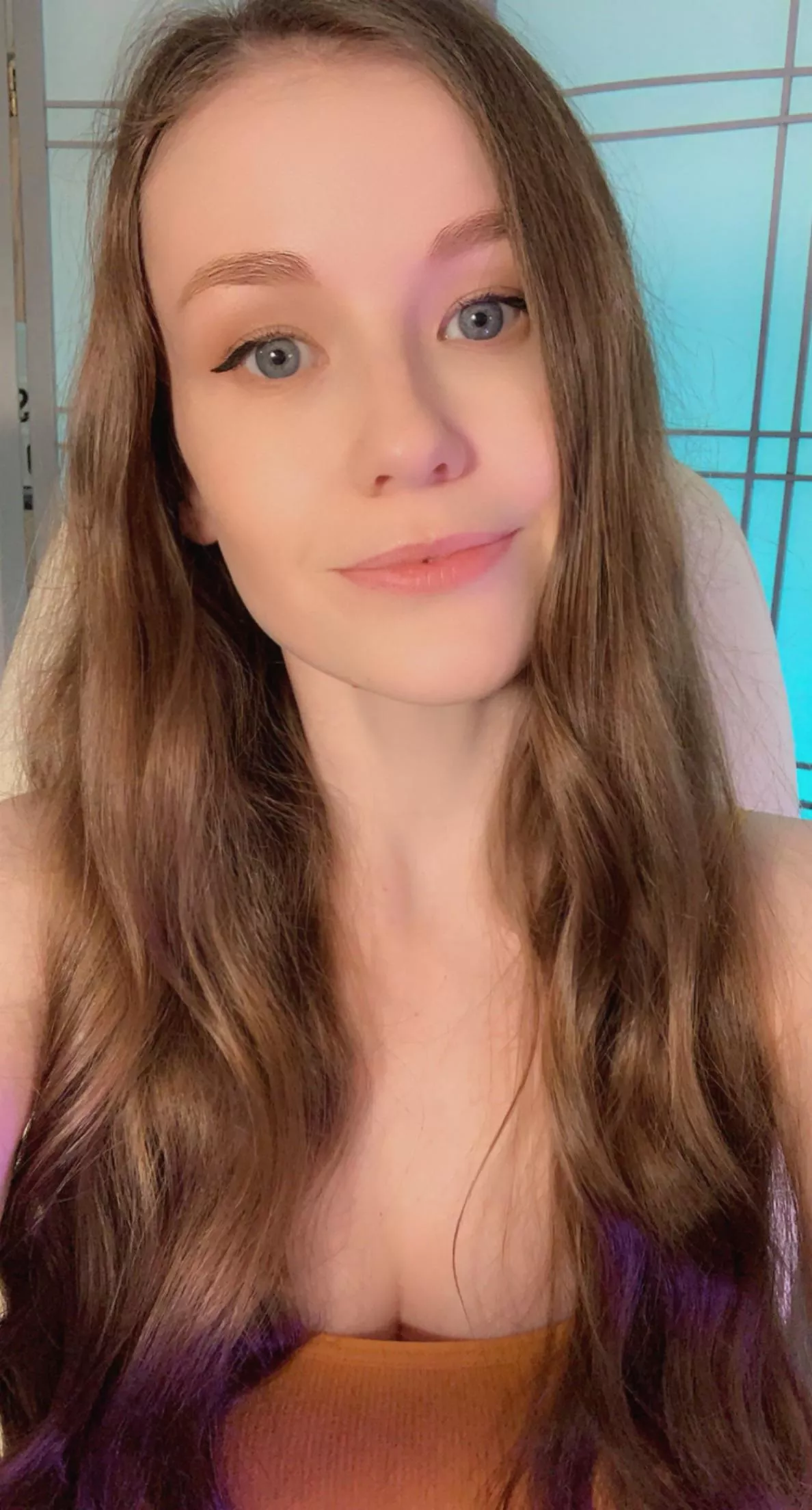 Come hang live on twitch! /EmilyBloomShow