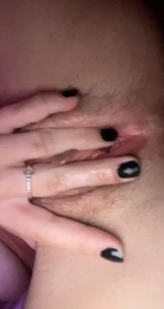 come help me play with my pussy ðŸ¥°