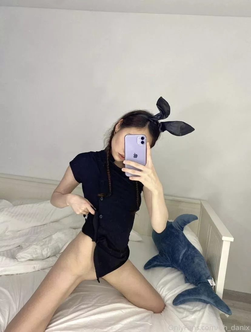 Come play with bunny 😘she has a lot to show 💖