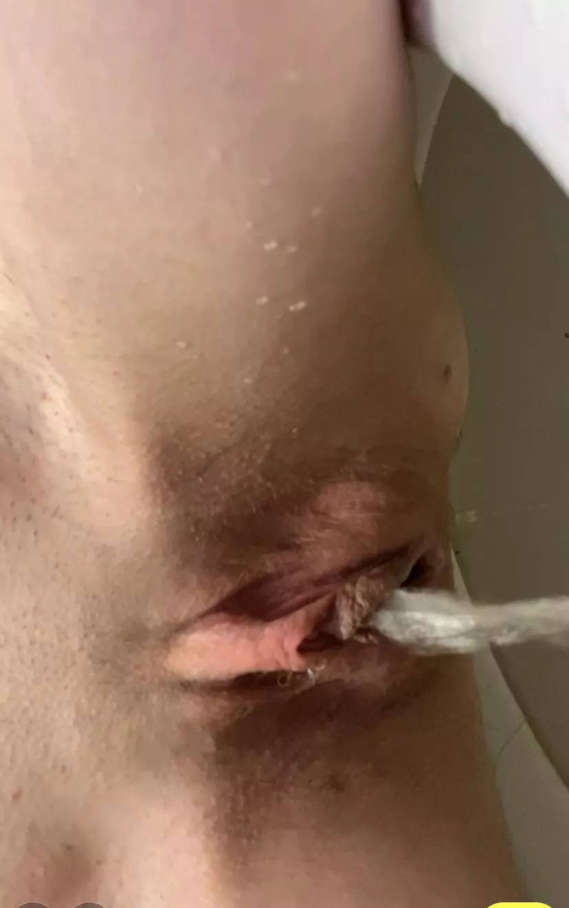 Come watch me piss daily on my private 👻💋 CALAZILLA 👻💋 I piss outdoors and in public I love playing with my pussy and pissing for you to watch 🤩🤤🍭