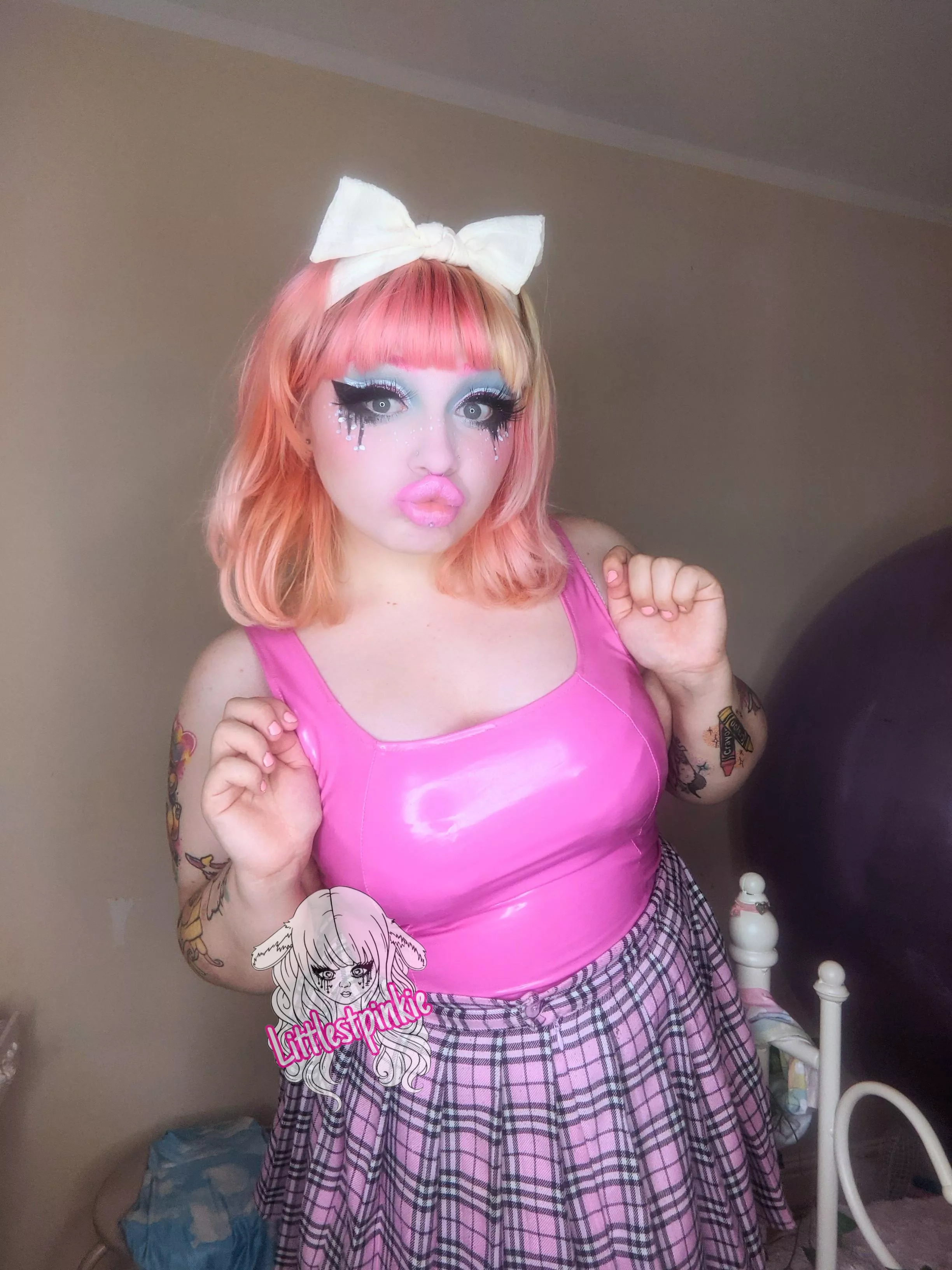 Complete utter bimbo! Just need the boobs now hehe