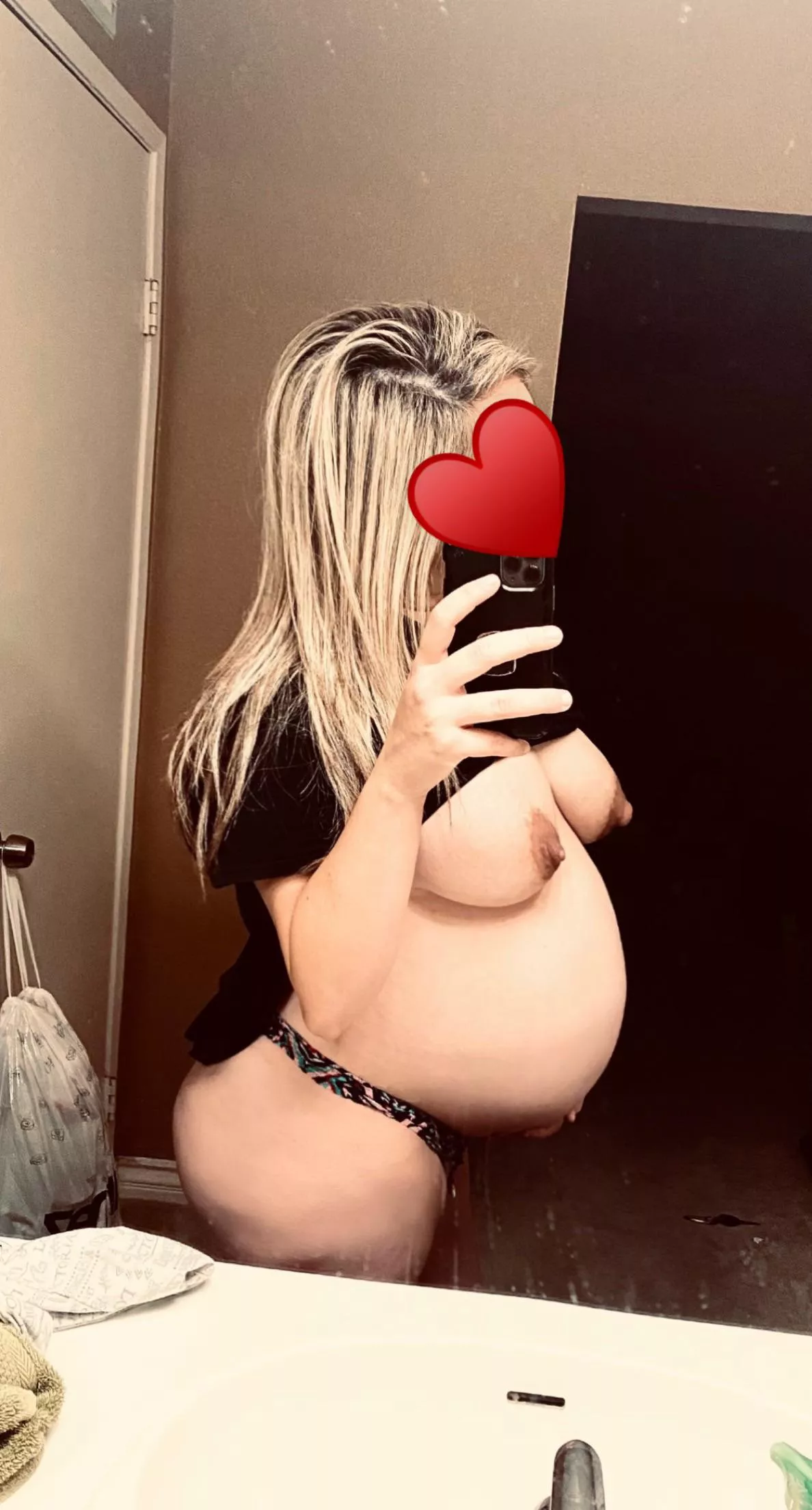 confession: I love being pregnant cause I’m always so horny! Who loves fucking pregnant girls? 🤤