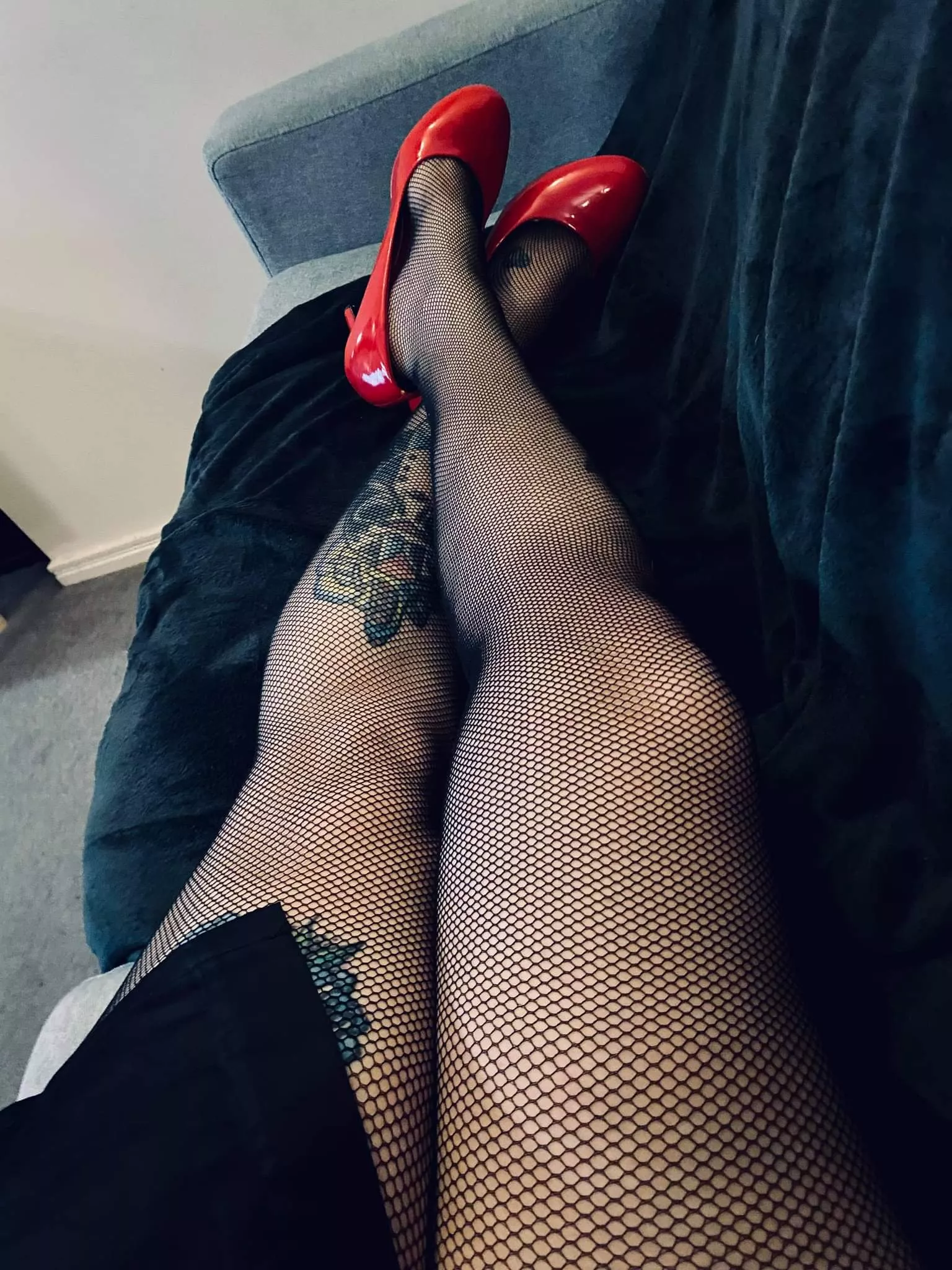 Cum and worship my heels slave. DM ME NOW XX