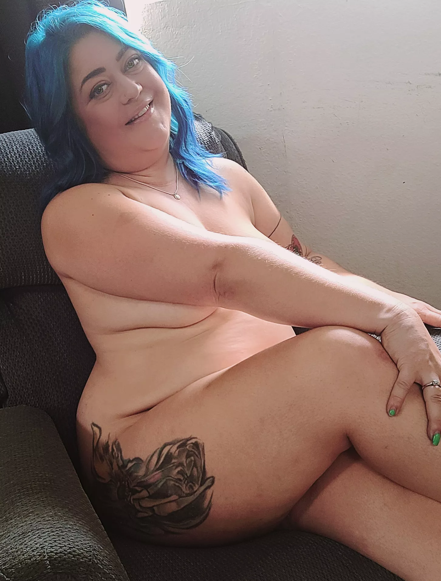 Cum cuddle in this chair with me?