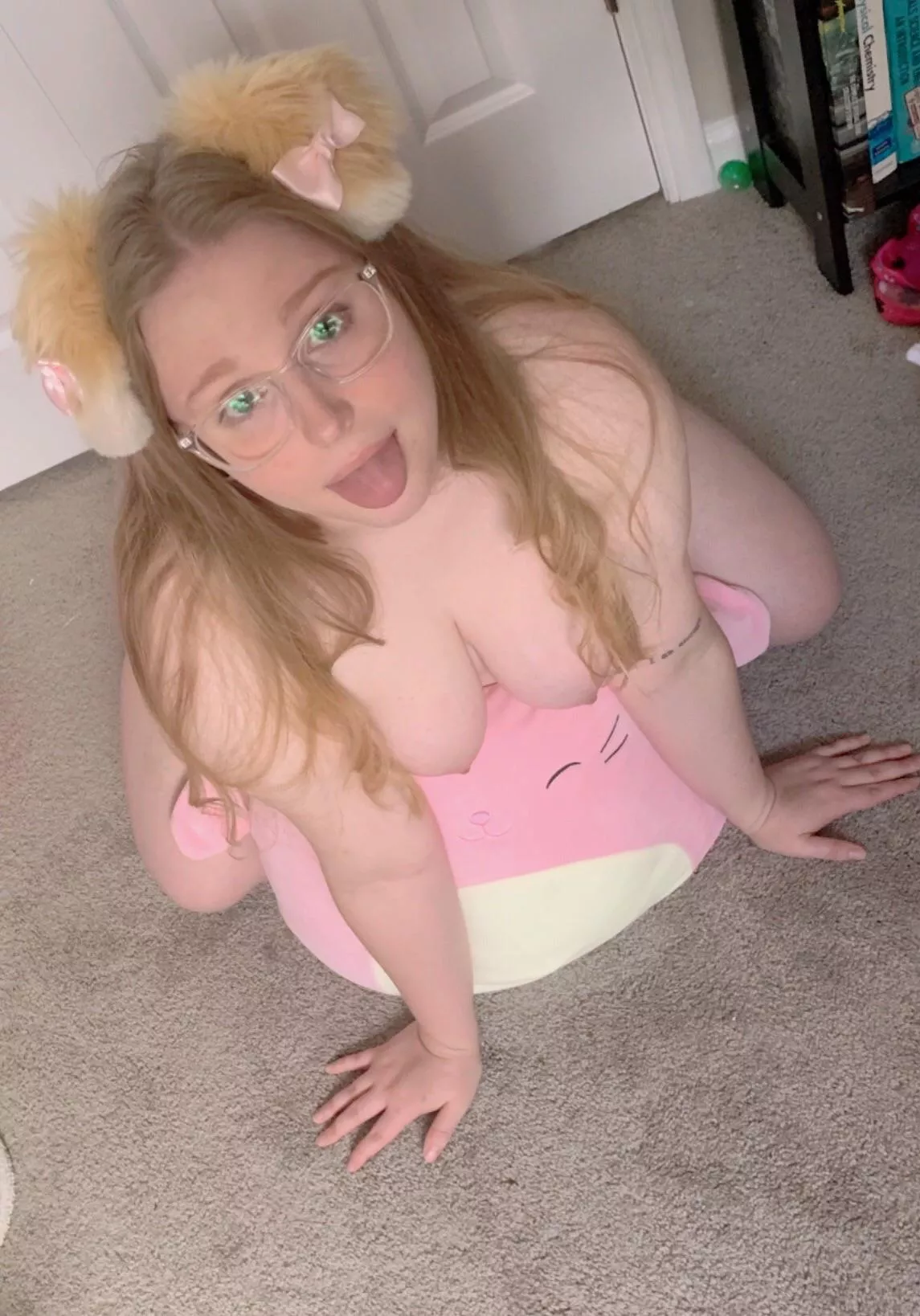 Cum on my glasses please? I’ll bark for you 🎀👉🏻👈🏻