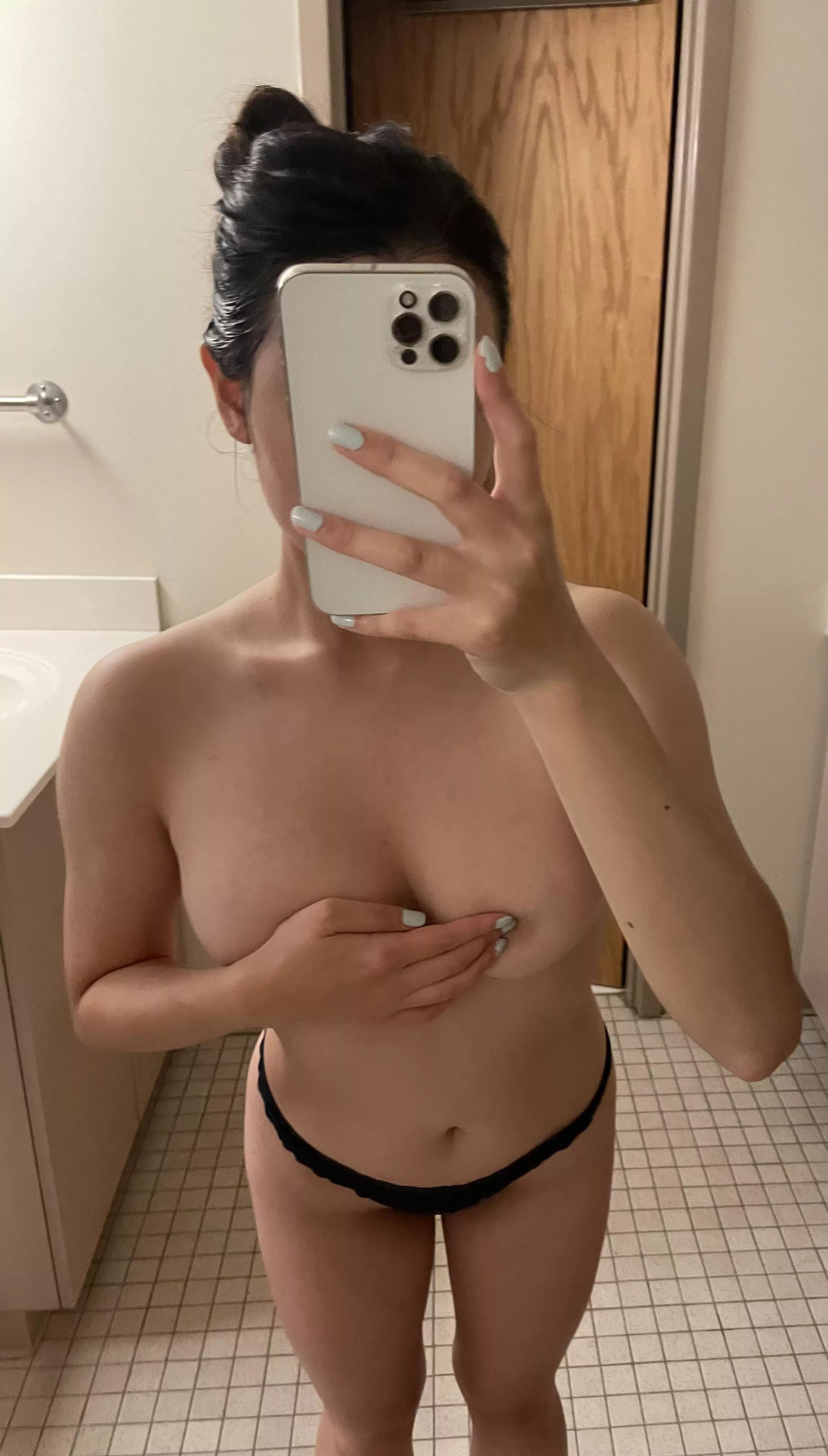 cum shoot your big load on my tits? 😍