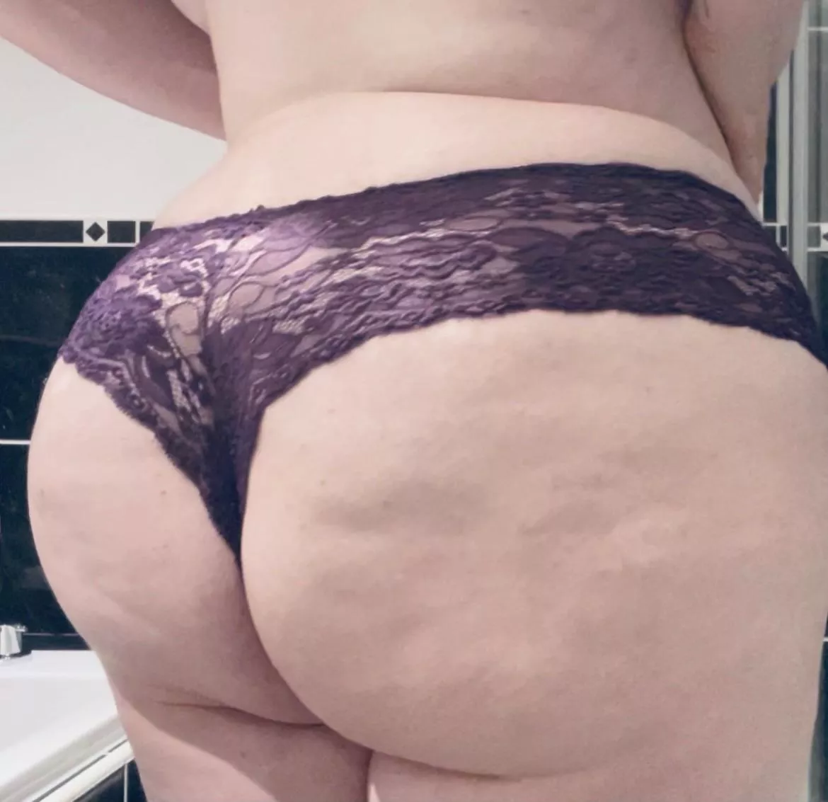 Curvy Cutie [SELLING] Come play with me! 🥵 Photos 💥 Videos 💥 Sexting 💥 GFE 💥 Worn Items 💥 KIK - @booblett