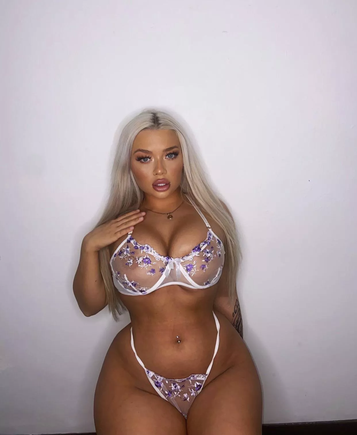 Curvy in white