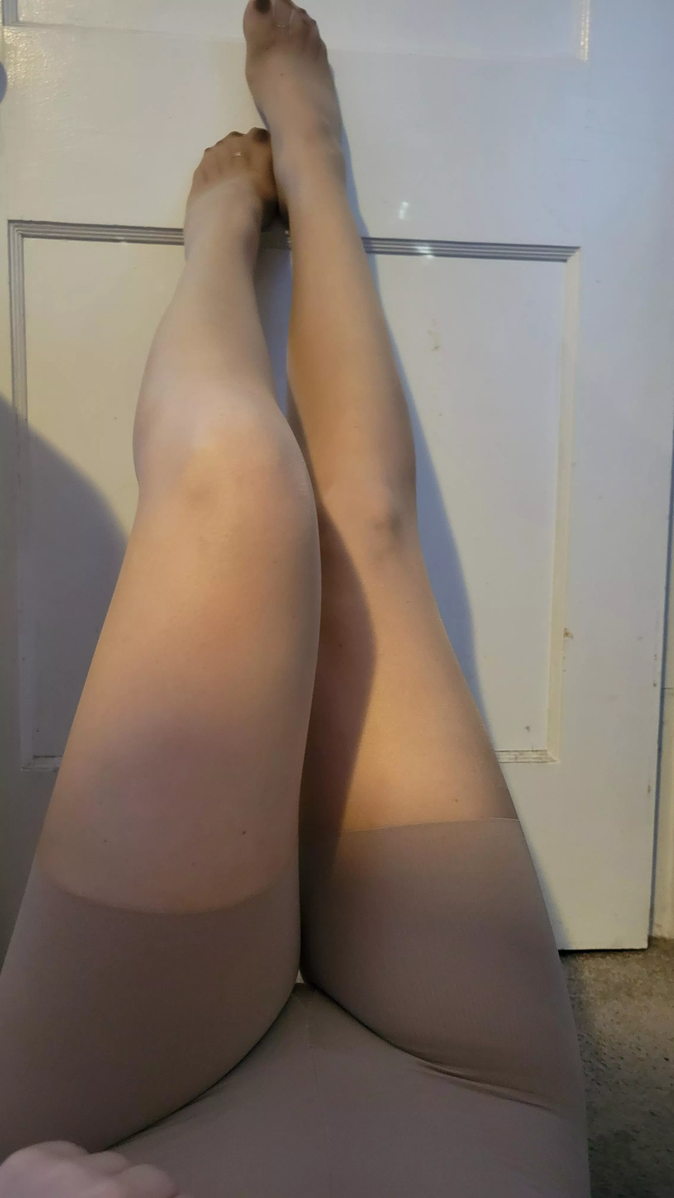 Cute legs in pantyhose anyone? $