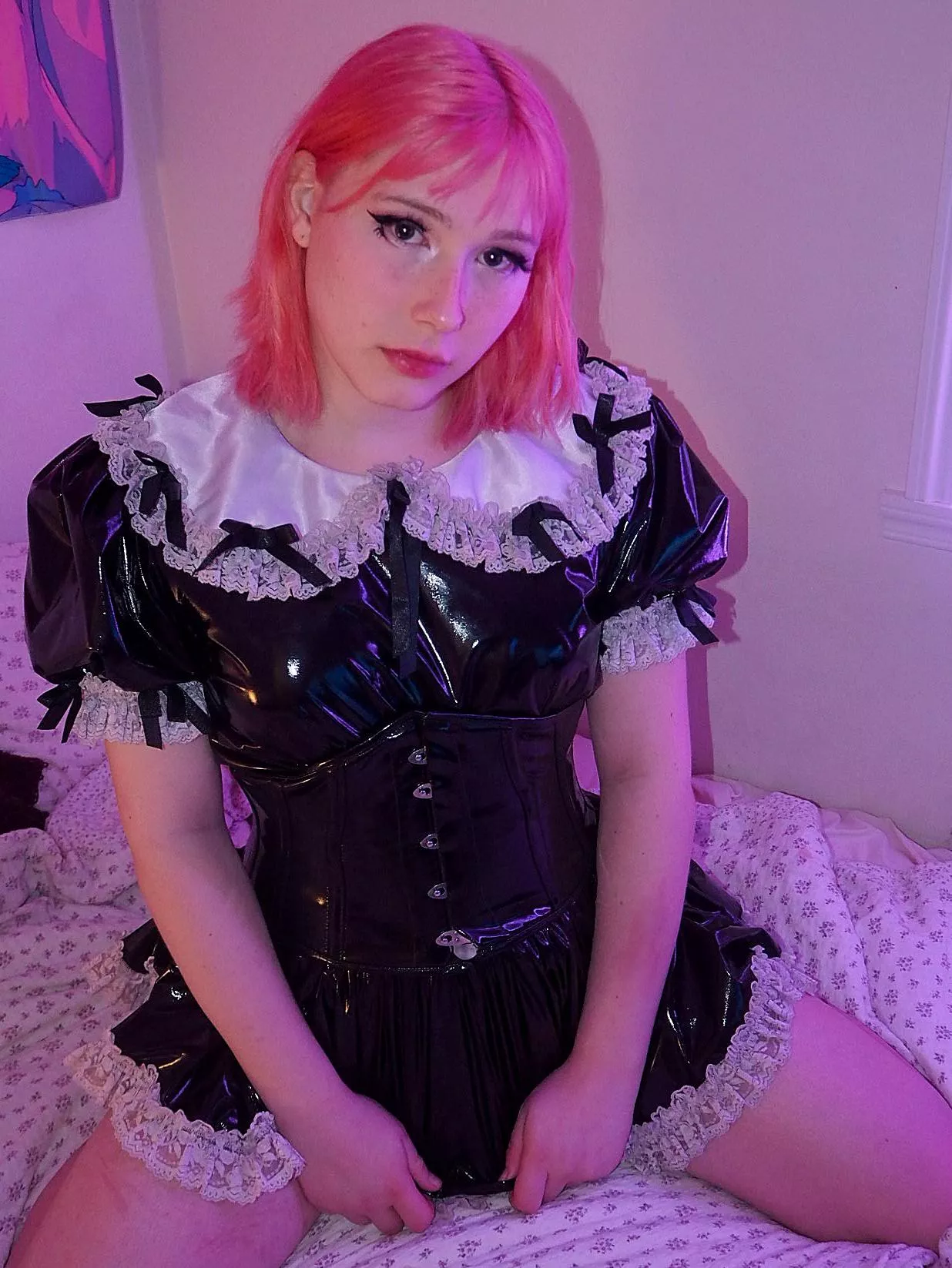 Cute maid at your service 🖤😇💦