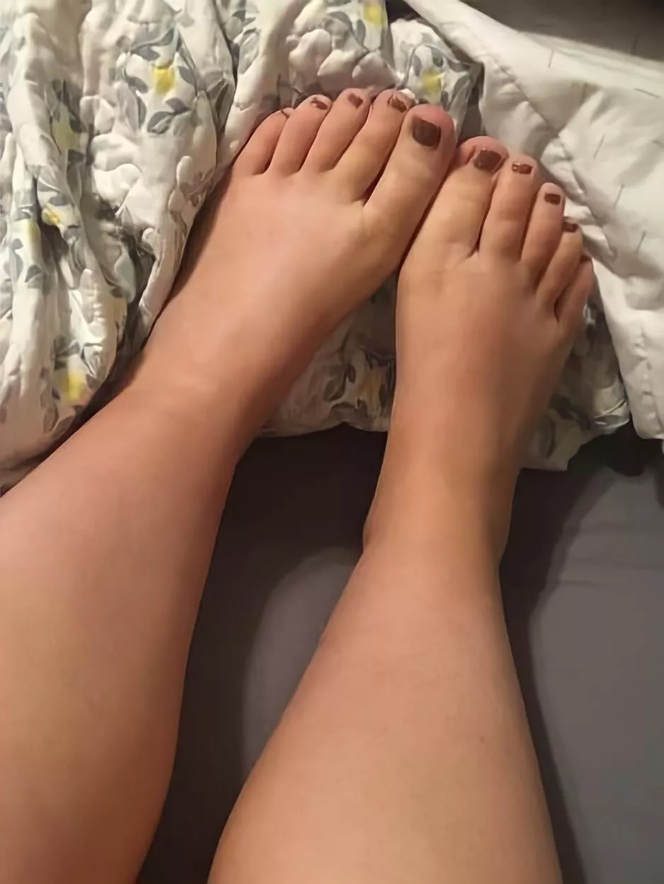 Cute Tan Tootsies!😜