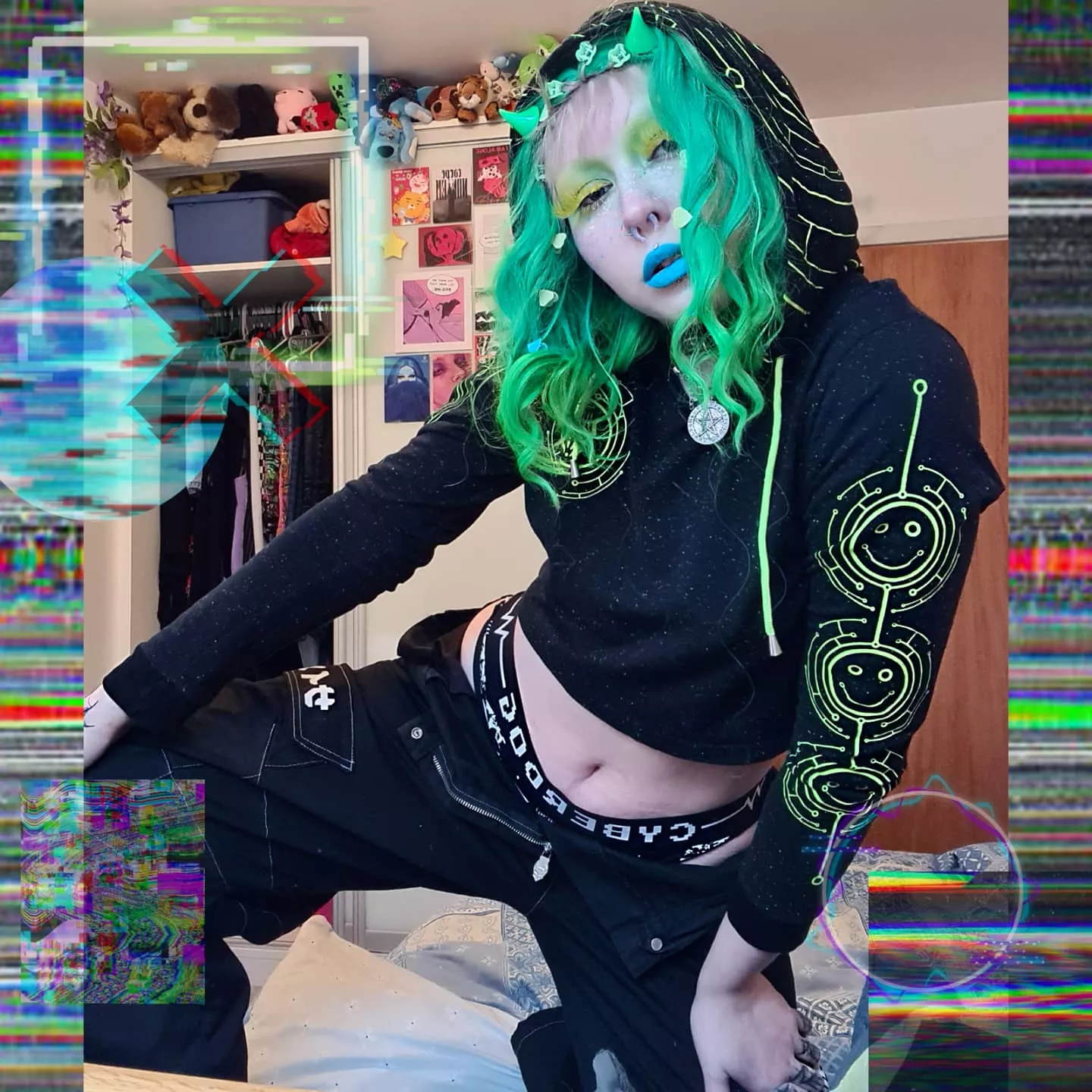 Cyber gal 💚