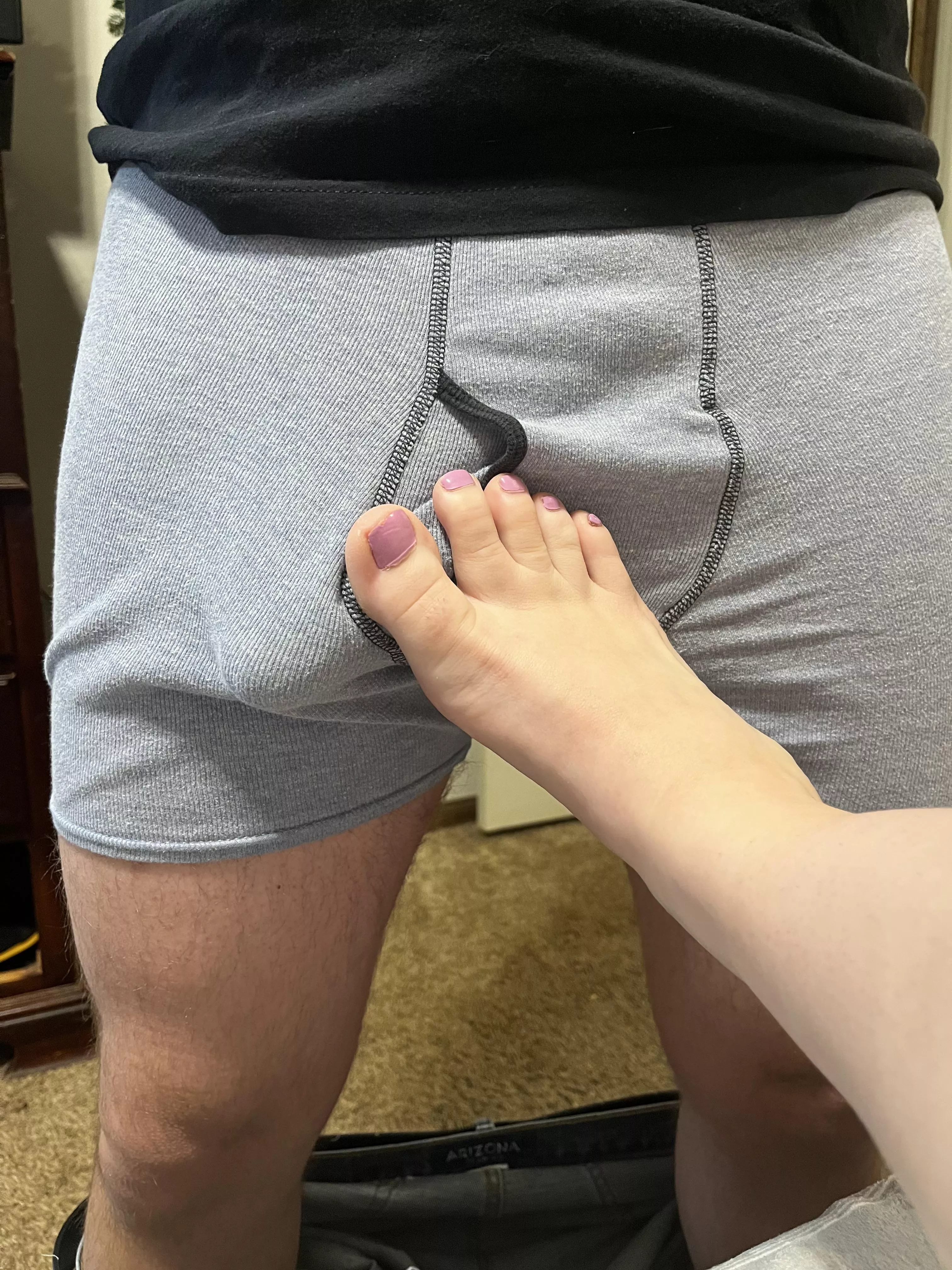 Daddy loves when I rub his hard cock with my feet 💦