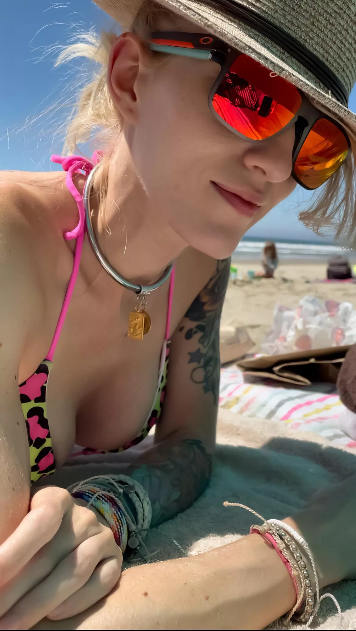 Daddy wanted to show me off to other beach goers this weekend… [f] 😁