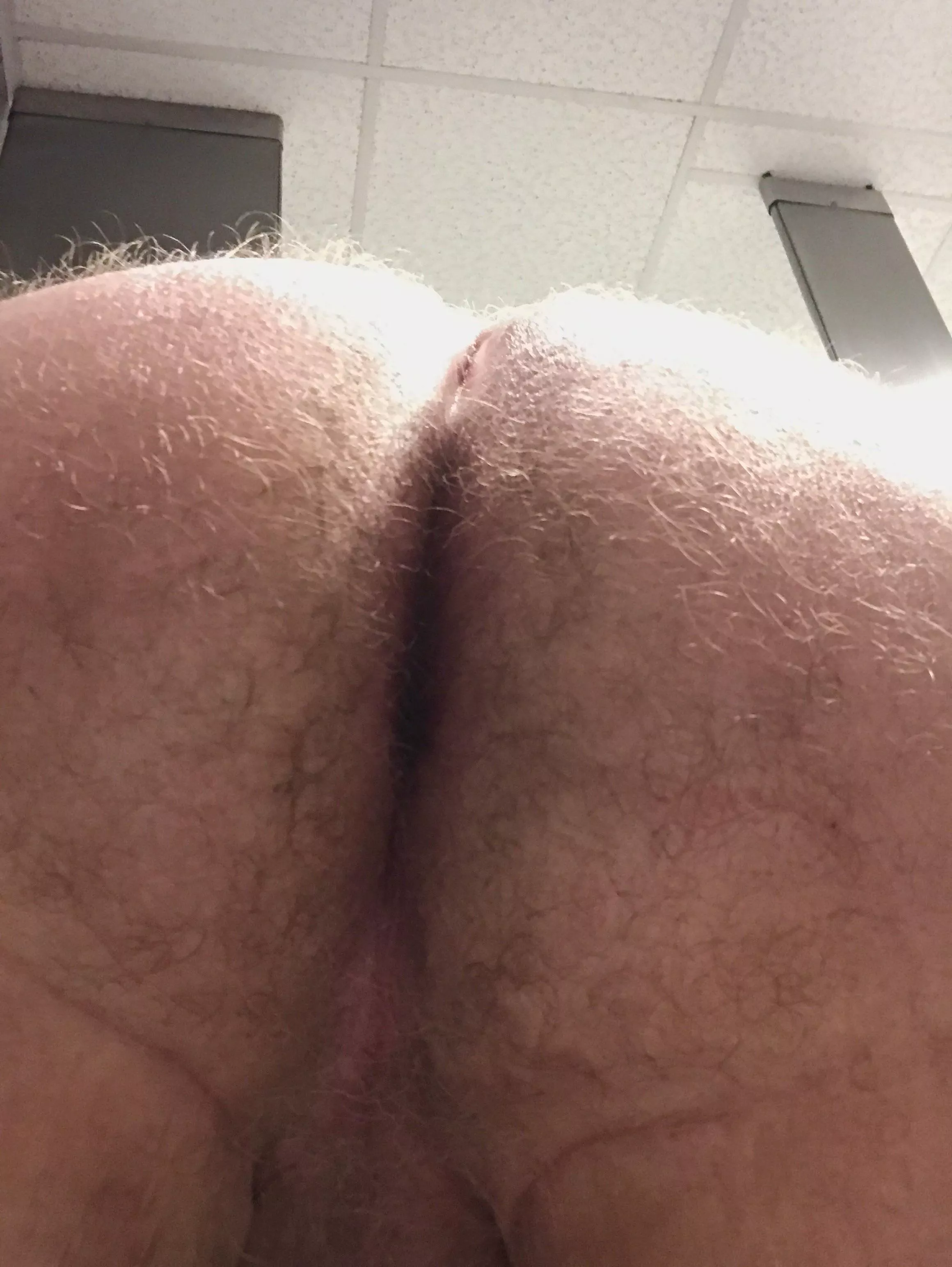 Daddy’s musky hairy ass needs some attention