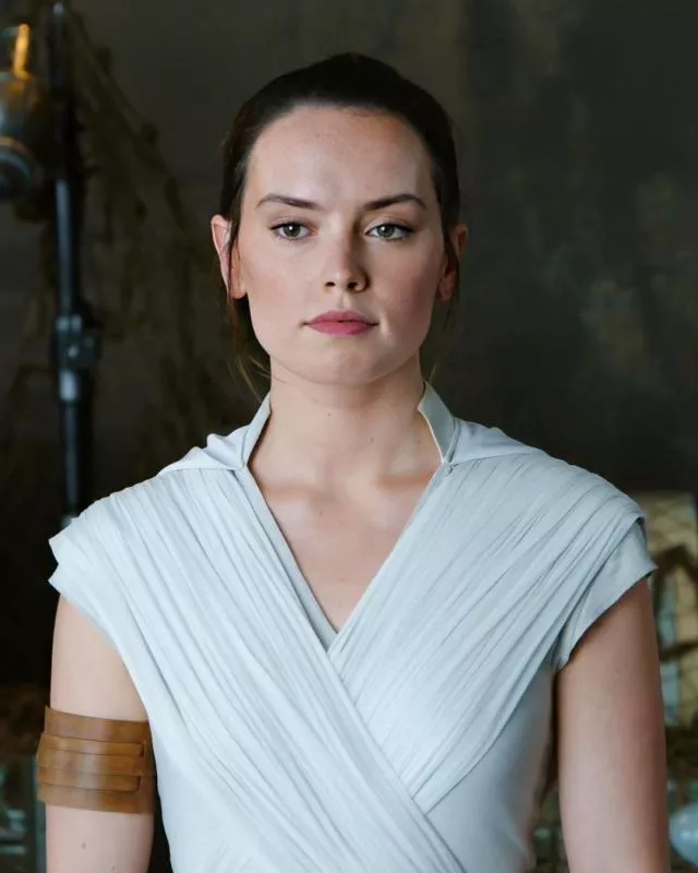 Daisy Ridley makes me so hard. Someone can help me cum for her?