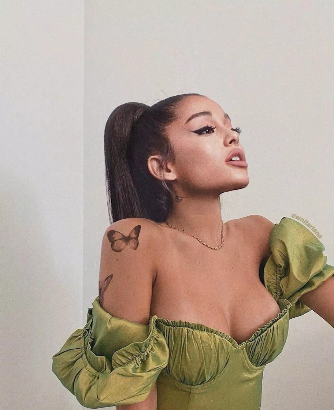 Dam Ariana getting busty ðŸ¤¤