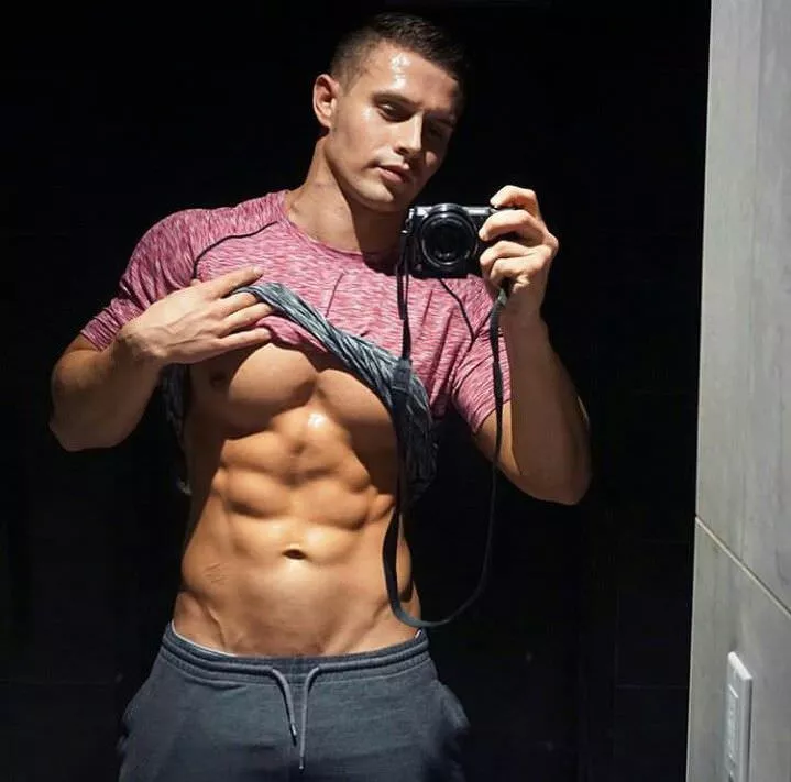 Dan Rockwell (@DanRockwellFitness)