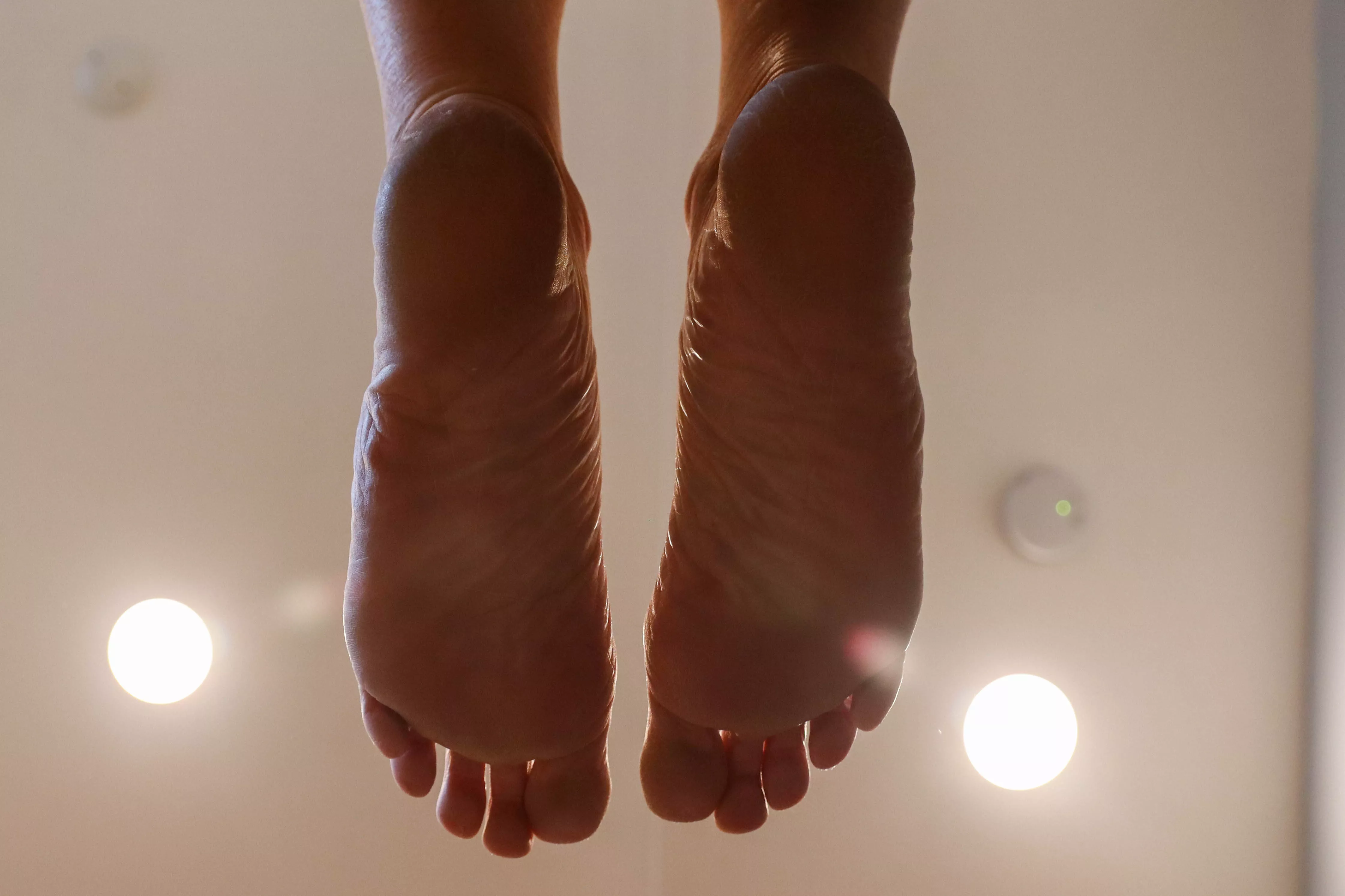 Dangling soles