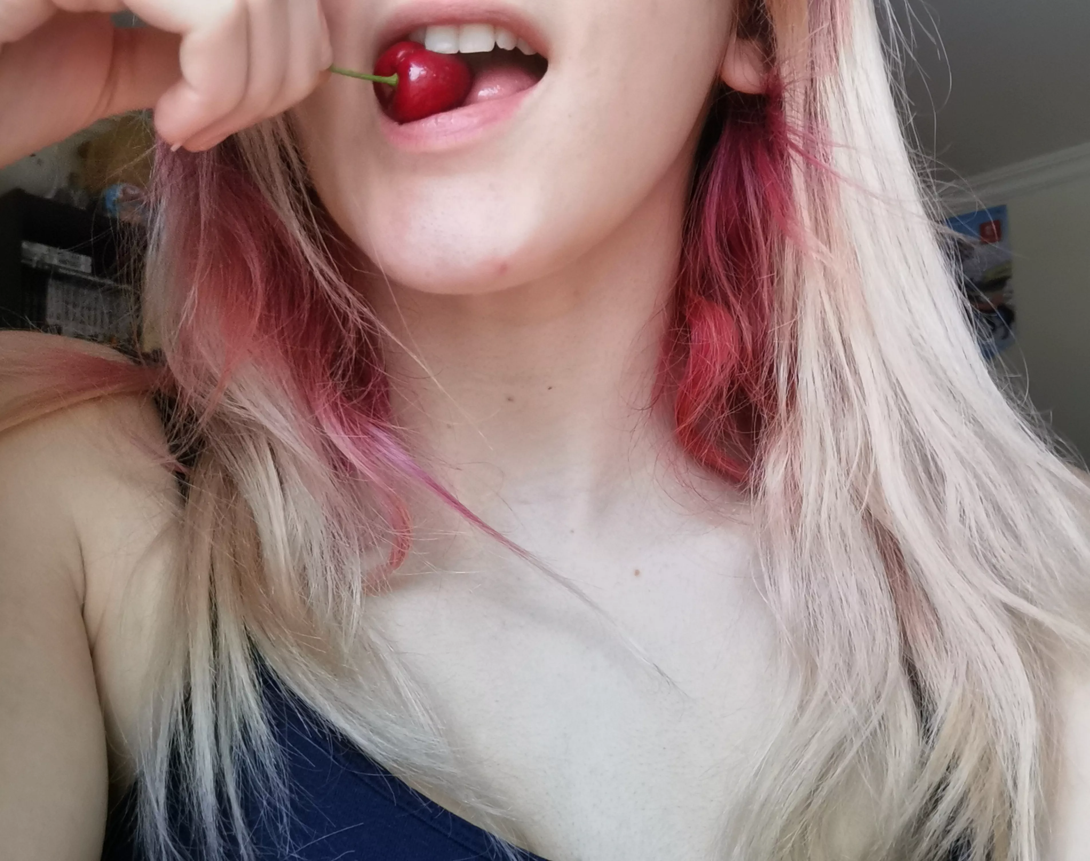 Dare me to tie the stem with my tongue?🍒