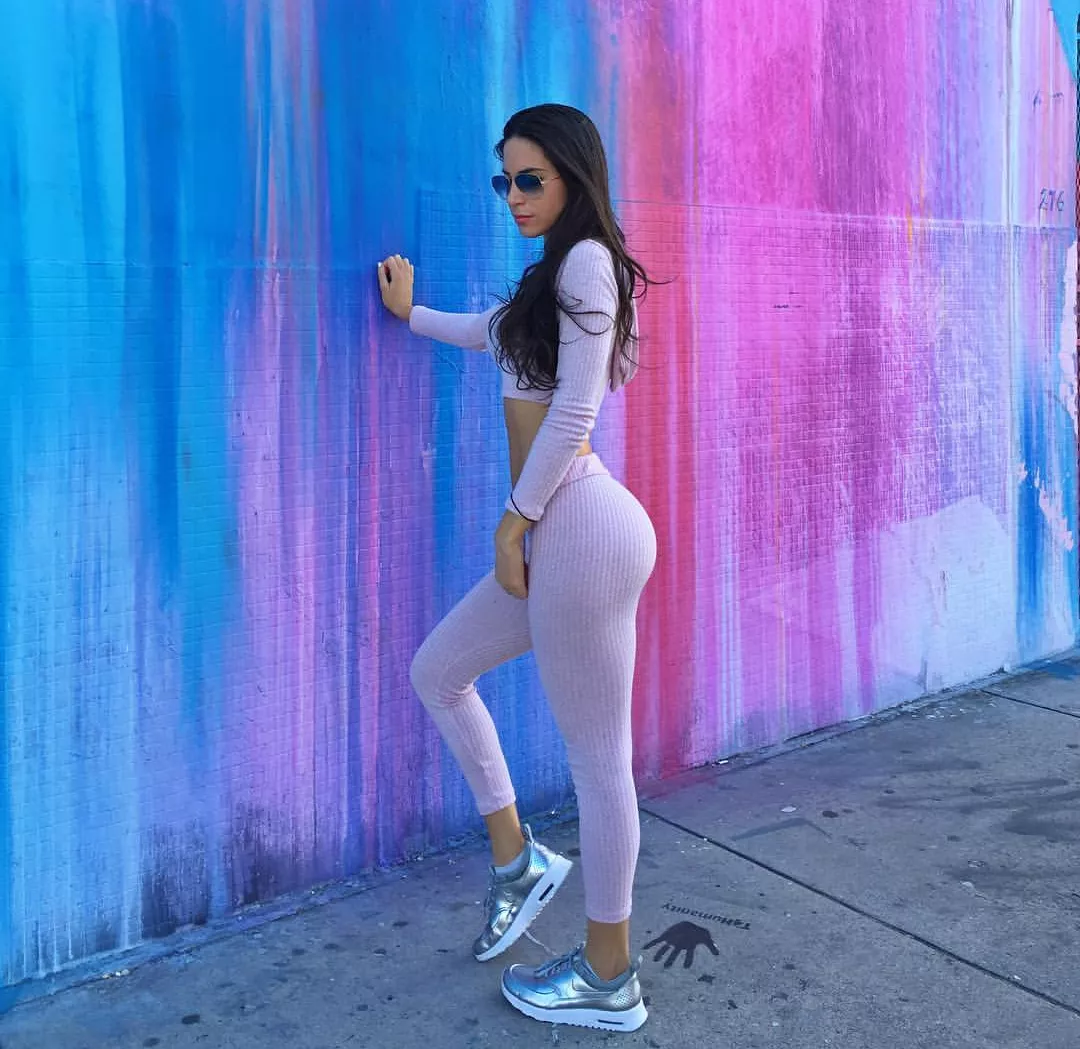 Dear people of r/JenSelter! Stop posting Steph, remember who we are here for and show her more respect!