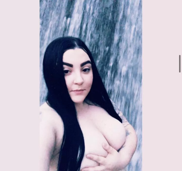 Decided to get naked by the waterfall💙