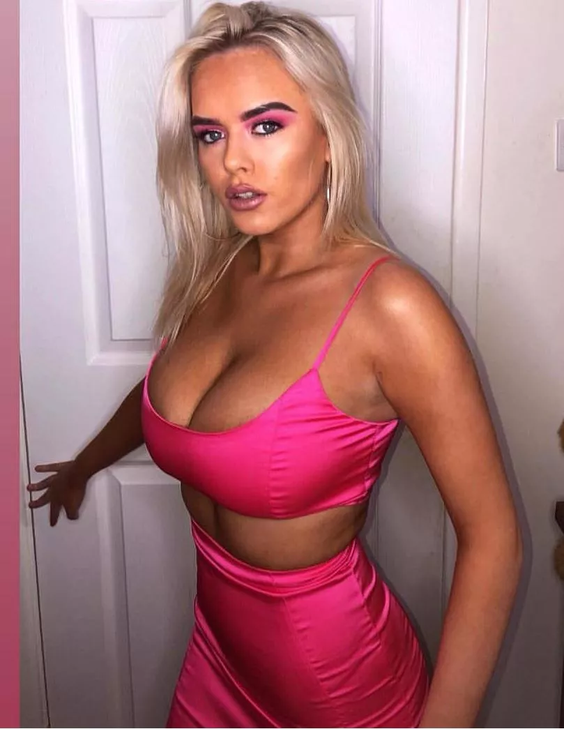 Delicious giant titty blonde chav