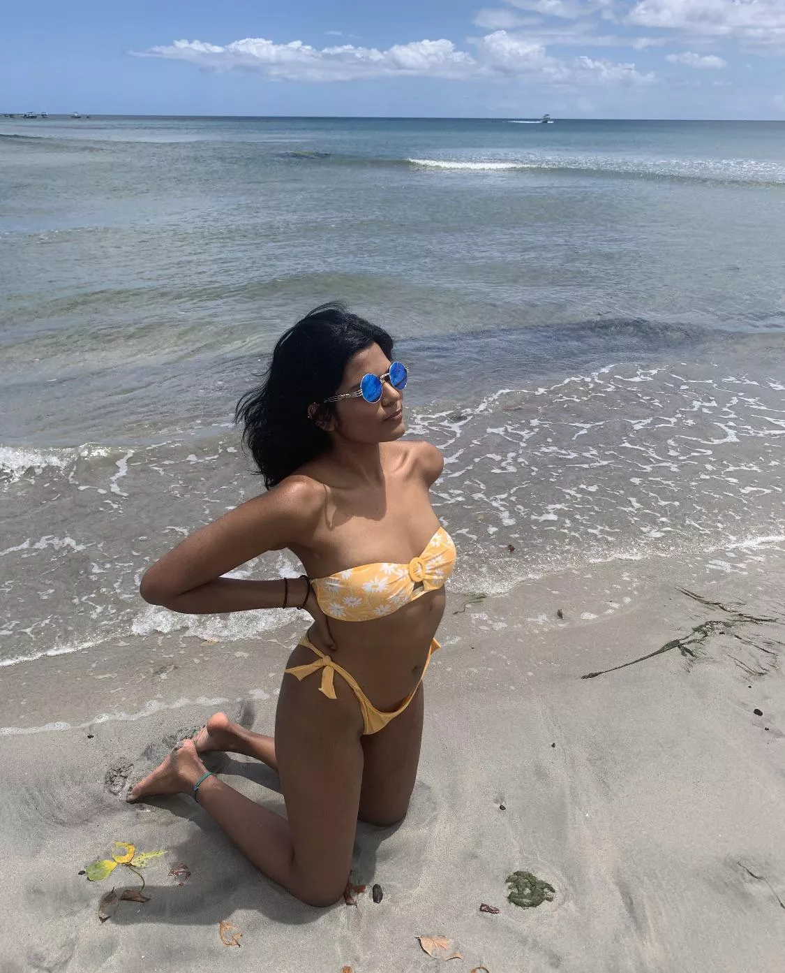 Desi girl chilling on the beach [f] [OC]