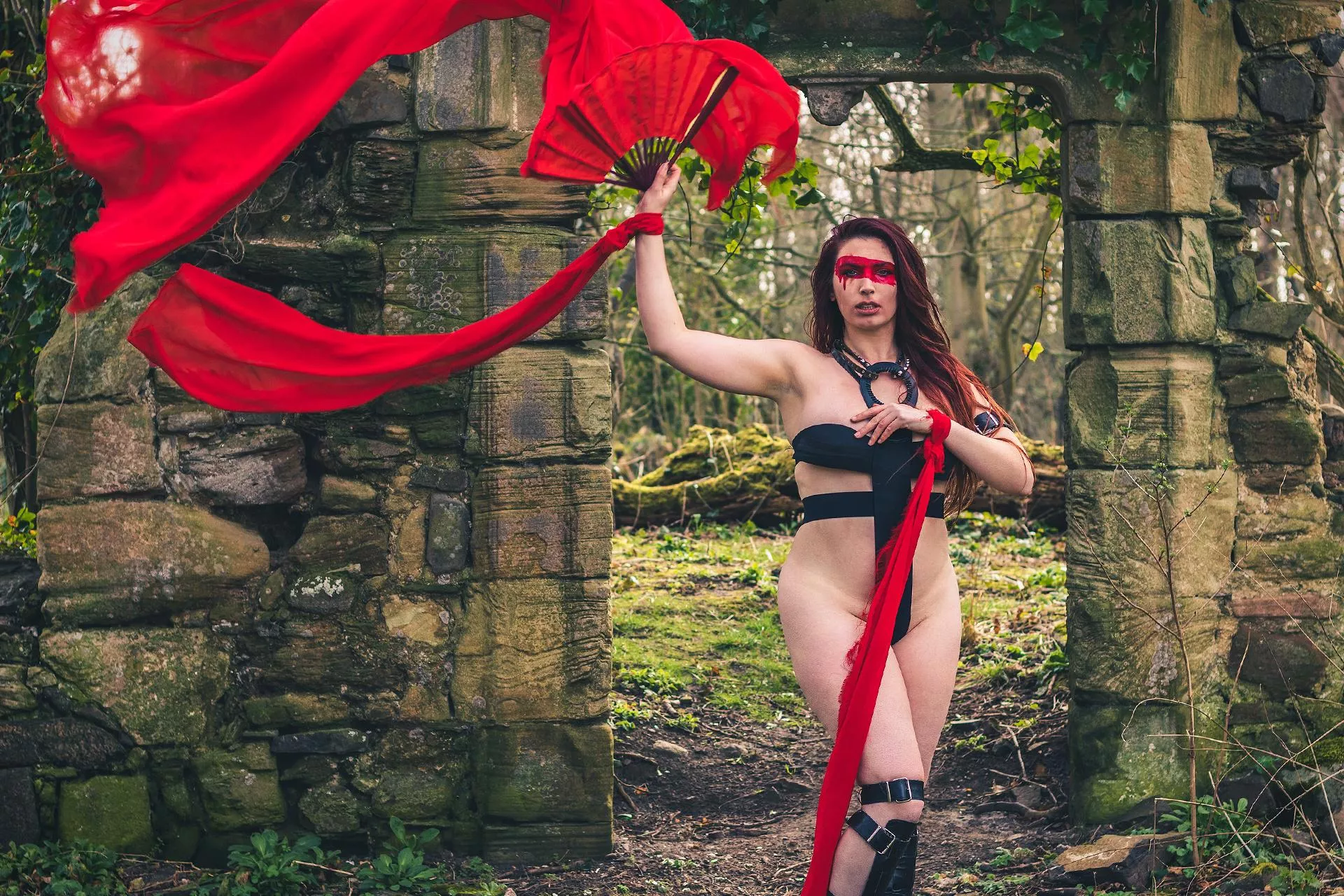 Did a Luis Royo inspired warrior woman photoshoot in Scotland last year (pre lockdown). 🖤❤️ (model is me - Faith Roswell)