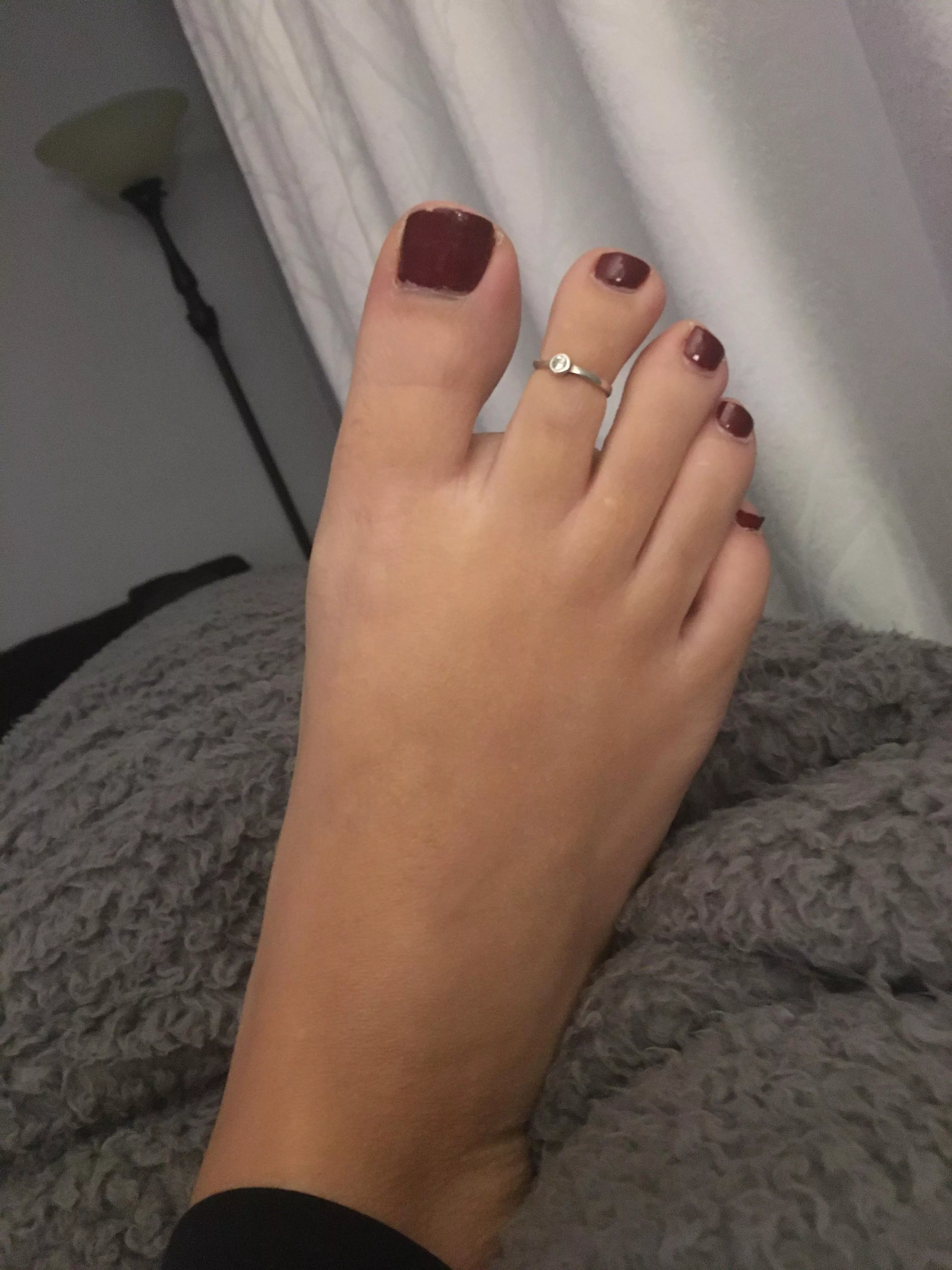 DM me for feet pics