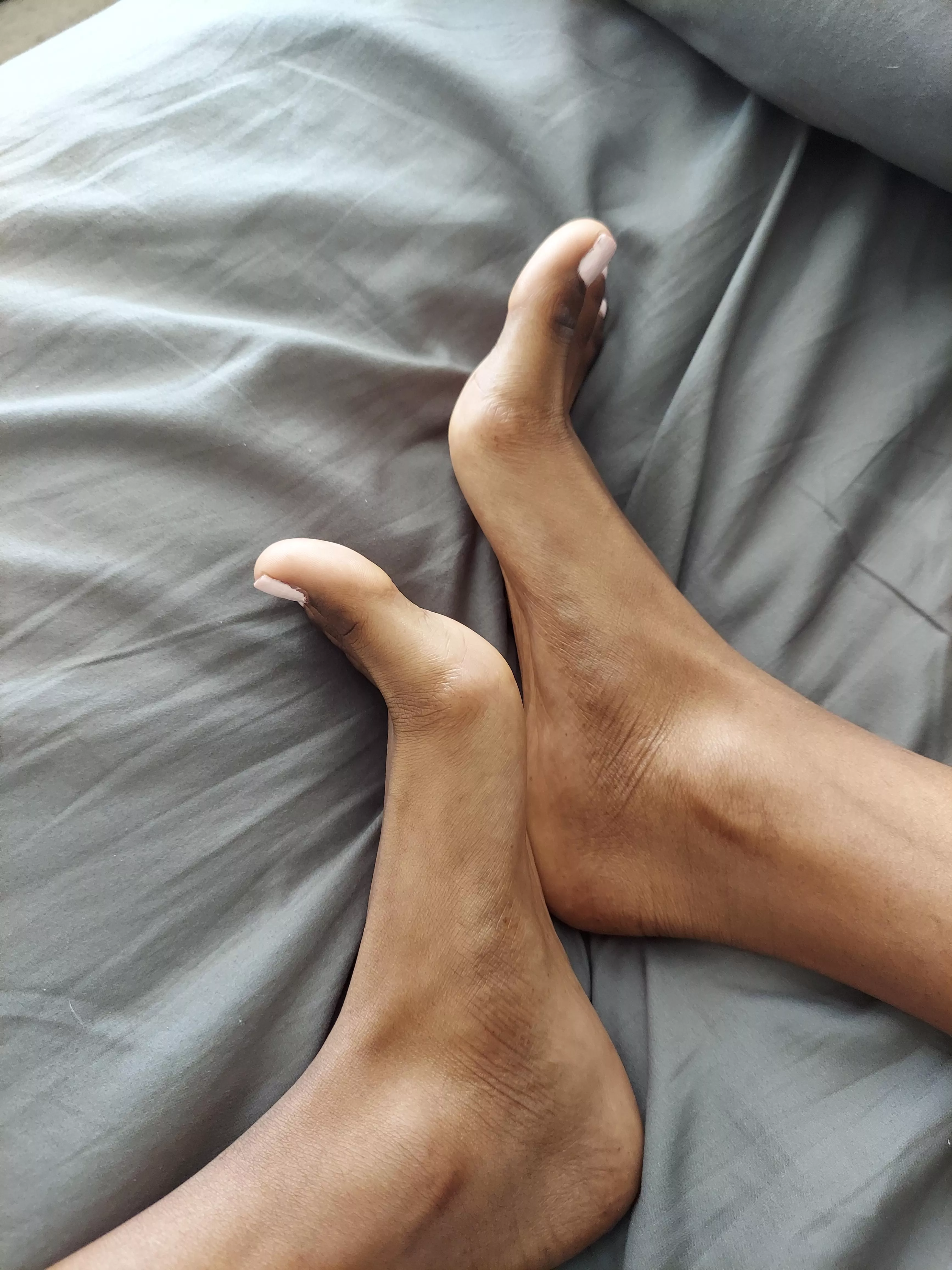 Do I have pretty feet? Let me know.