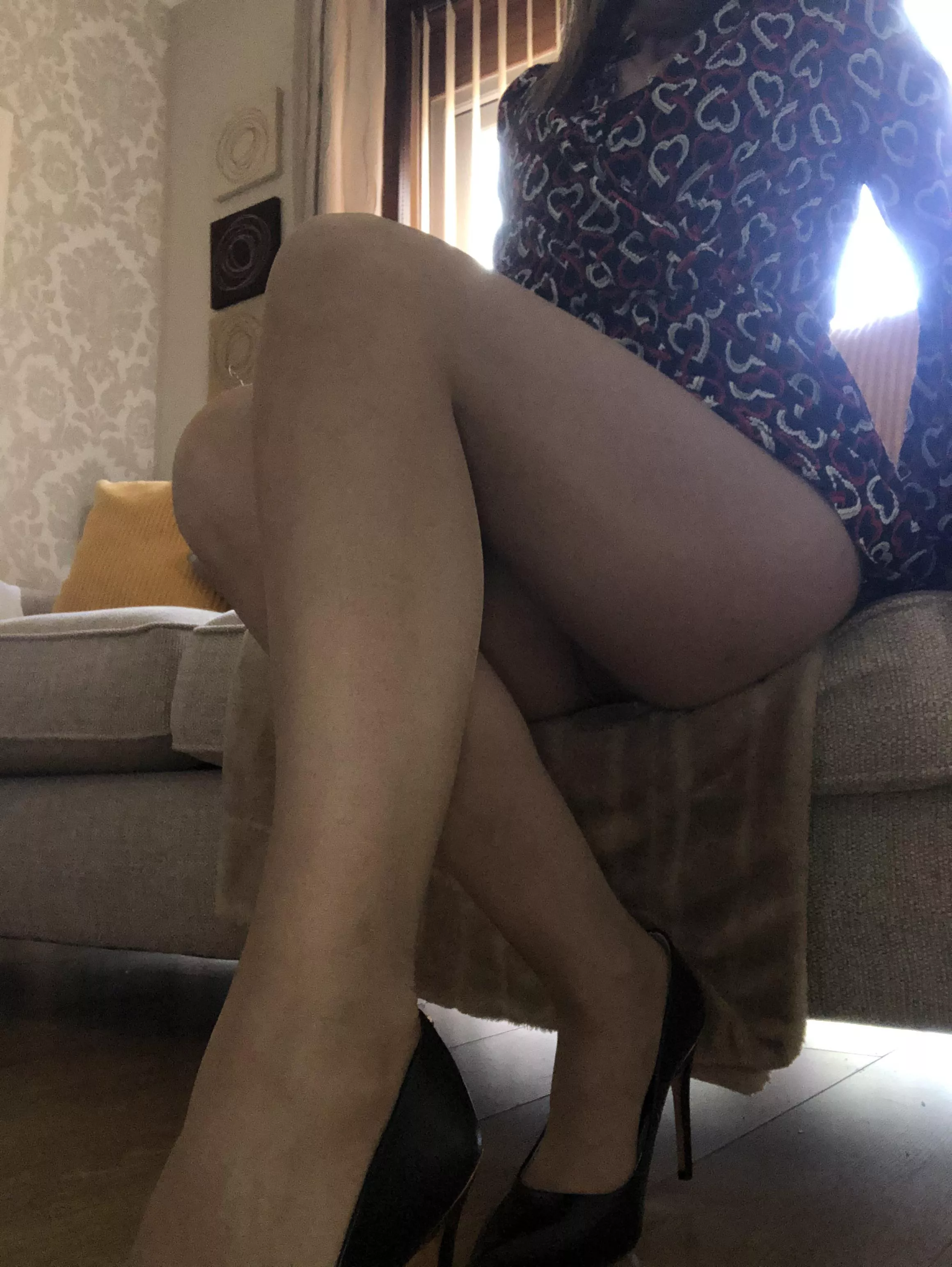 Do I look good in pantyhose 😘