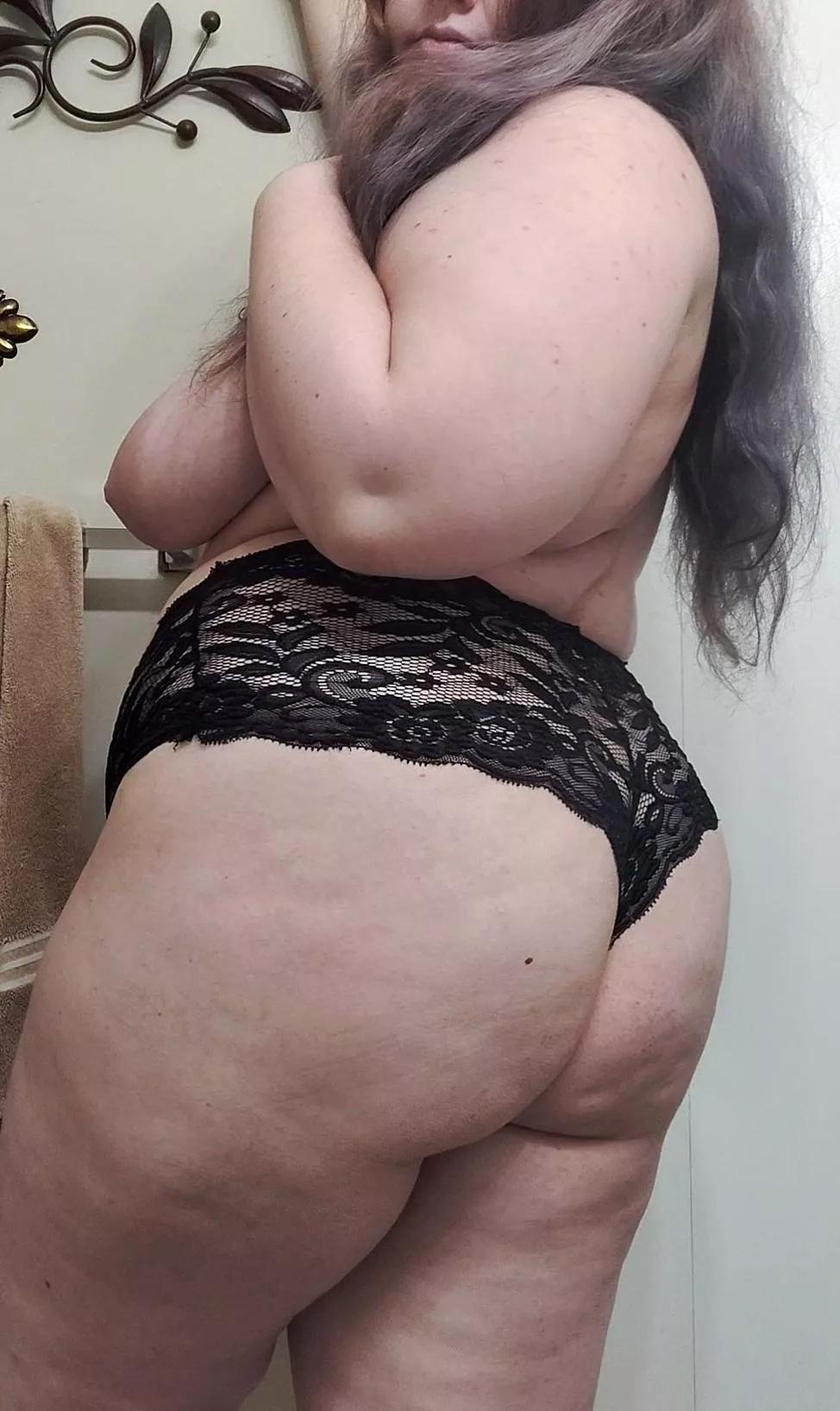 Do my thick milf curves get you hard?