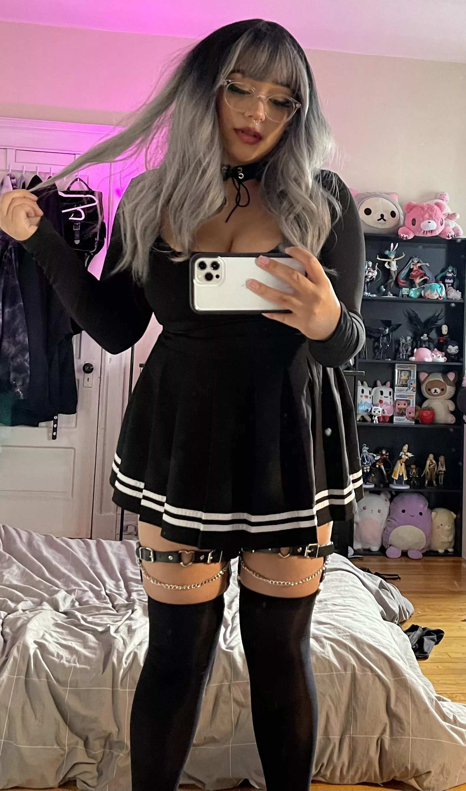 Do the thigh highs stay on during sex? I think yes