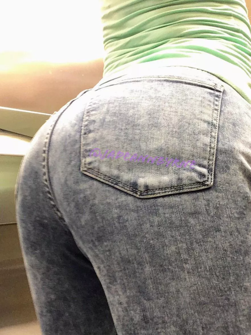 Do these blue jeans make my ass big?