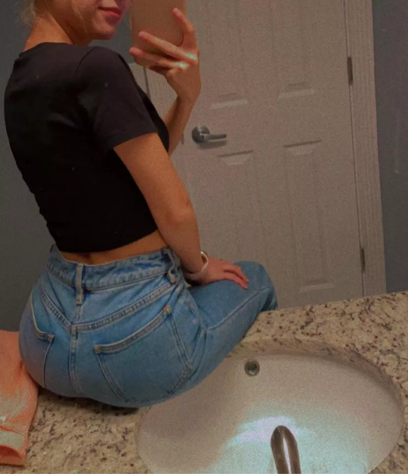 do these jeans make my ass look [F]at?