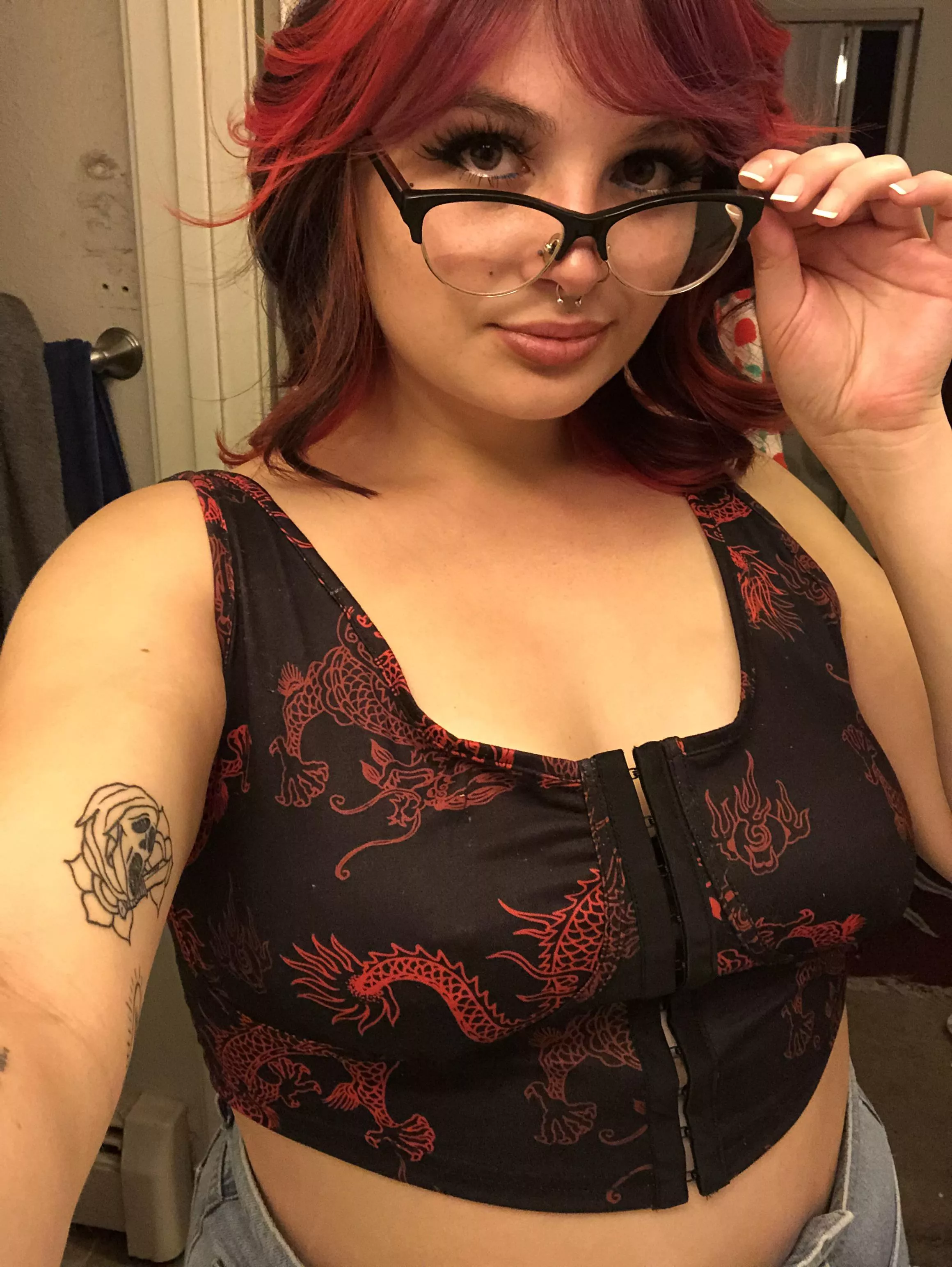 do u like my dragon top?