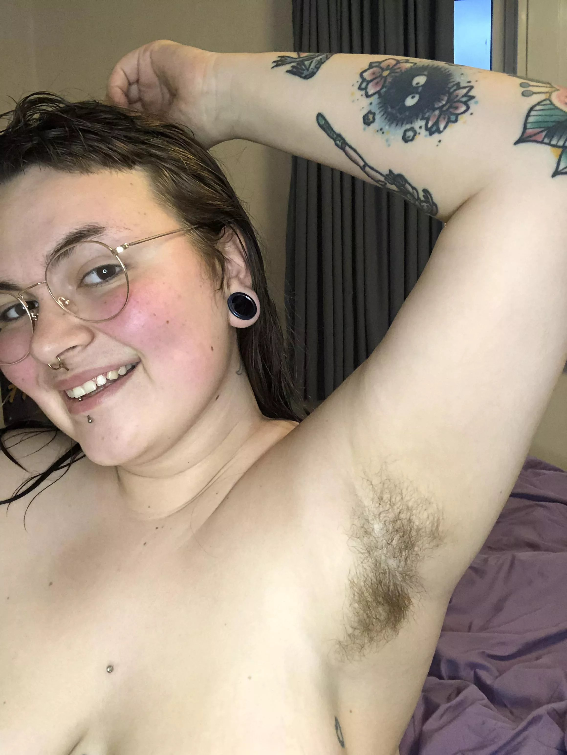 Do we like fresh out the shower hairy pits?