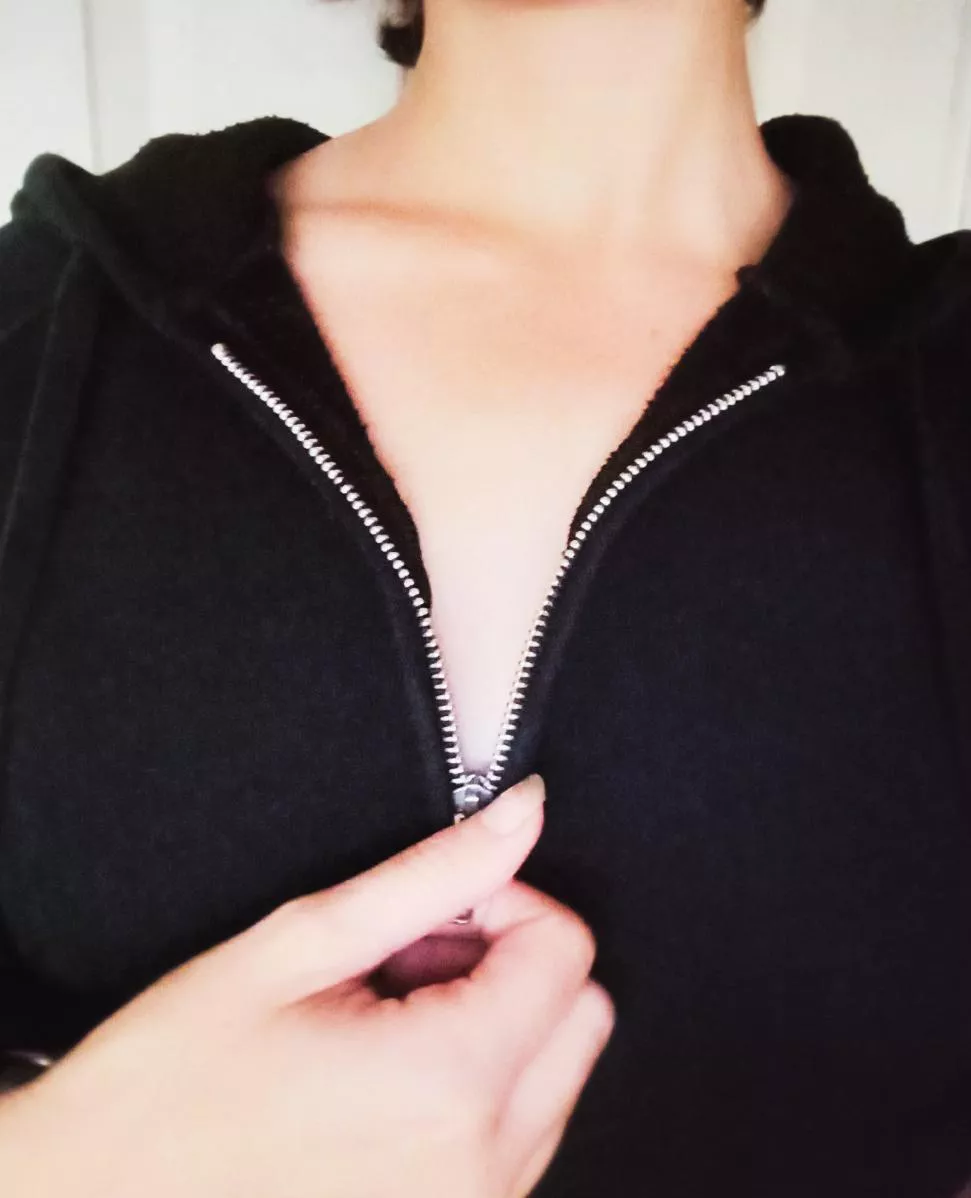 Do you ever what we're [F] wearing under our hoodies? ðŸ‘€ Also, hi! ðŸ˜â£ï¸