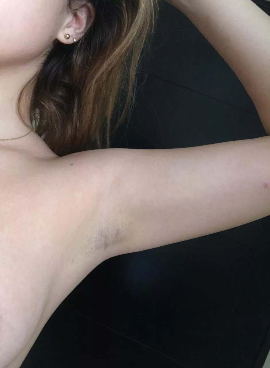 Do you guys like my armpits?🥺👉🏻👈🏻