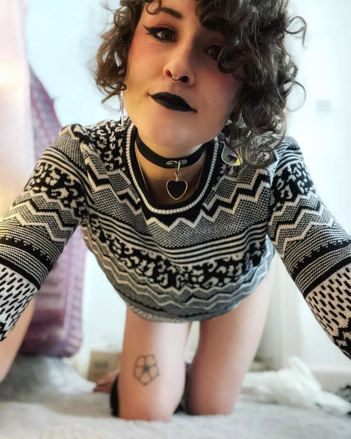 Do you like a girl in black lipstick? 🖤