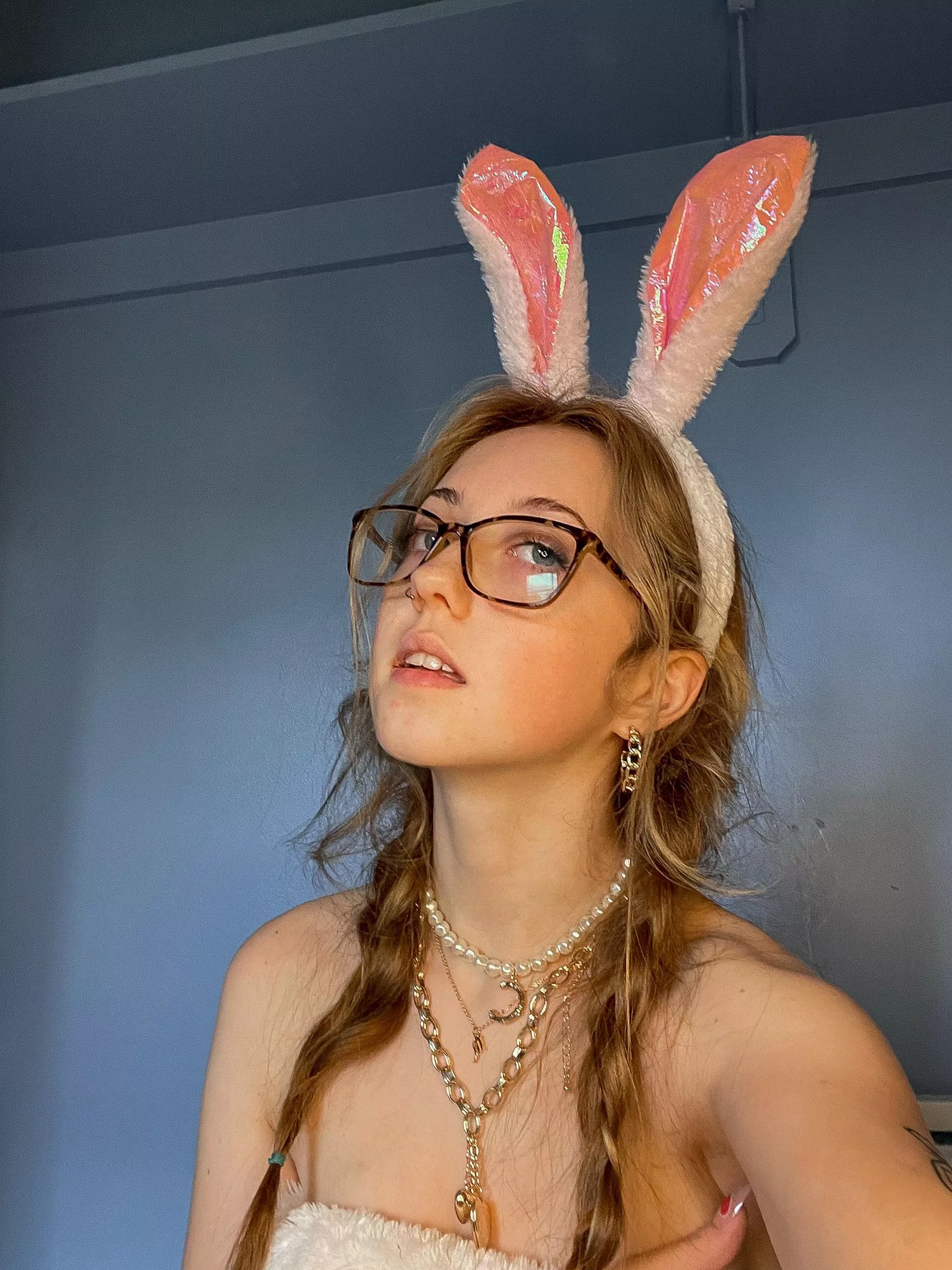 Do you like bunny girls in glasses ?