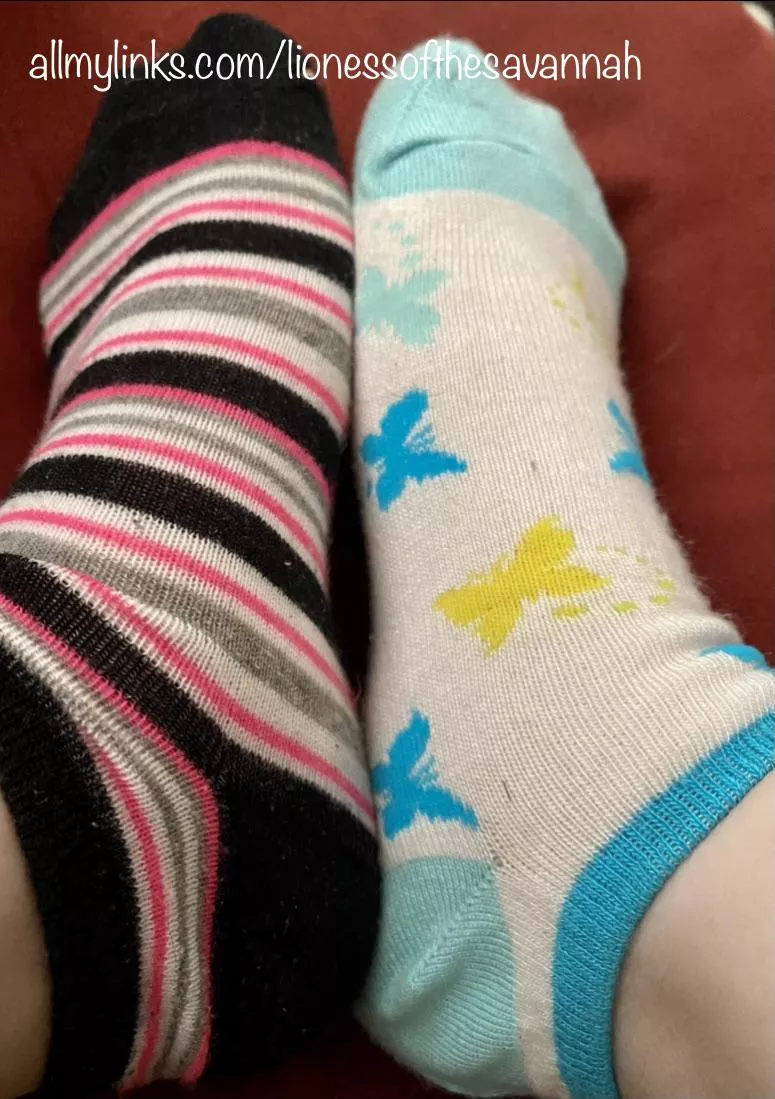 Do you like mismatched socks? 🧦🧦