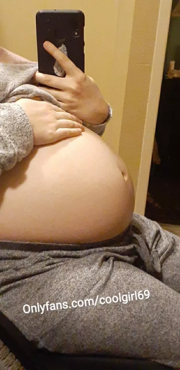 Do you like my belly at 22 weeks?