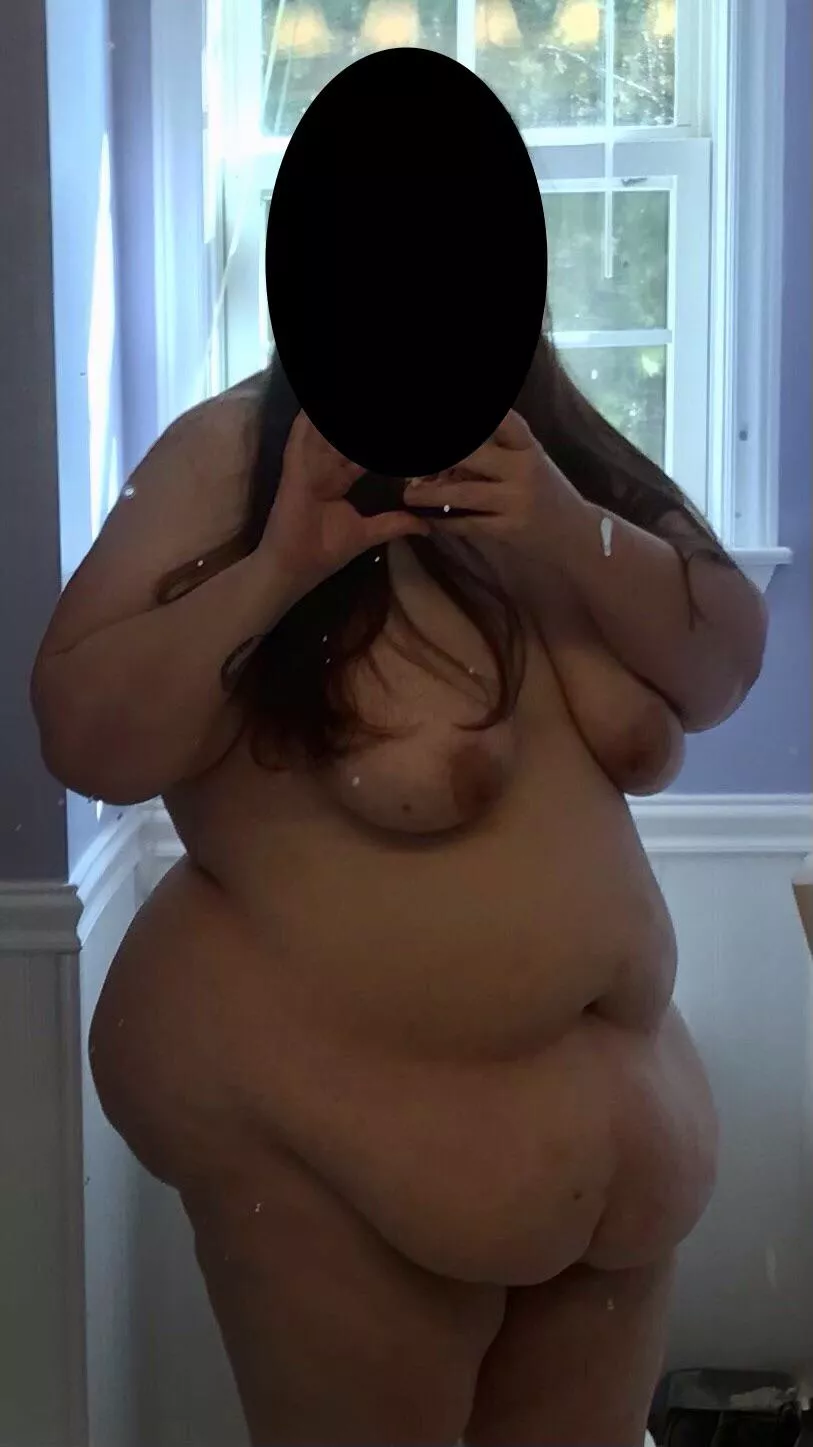 Do you like my belly? I’ve never felt sexy before until finding communities like these