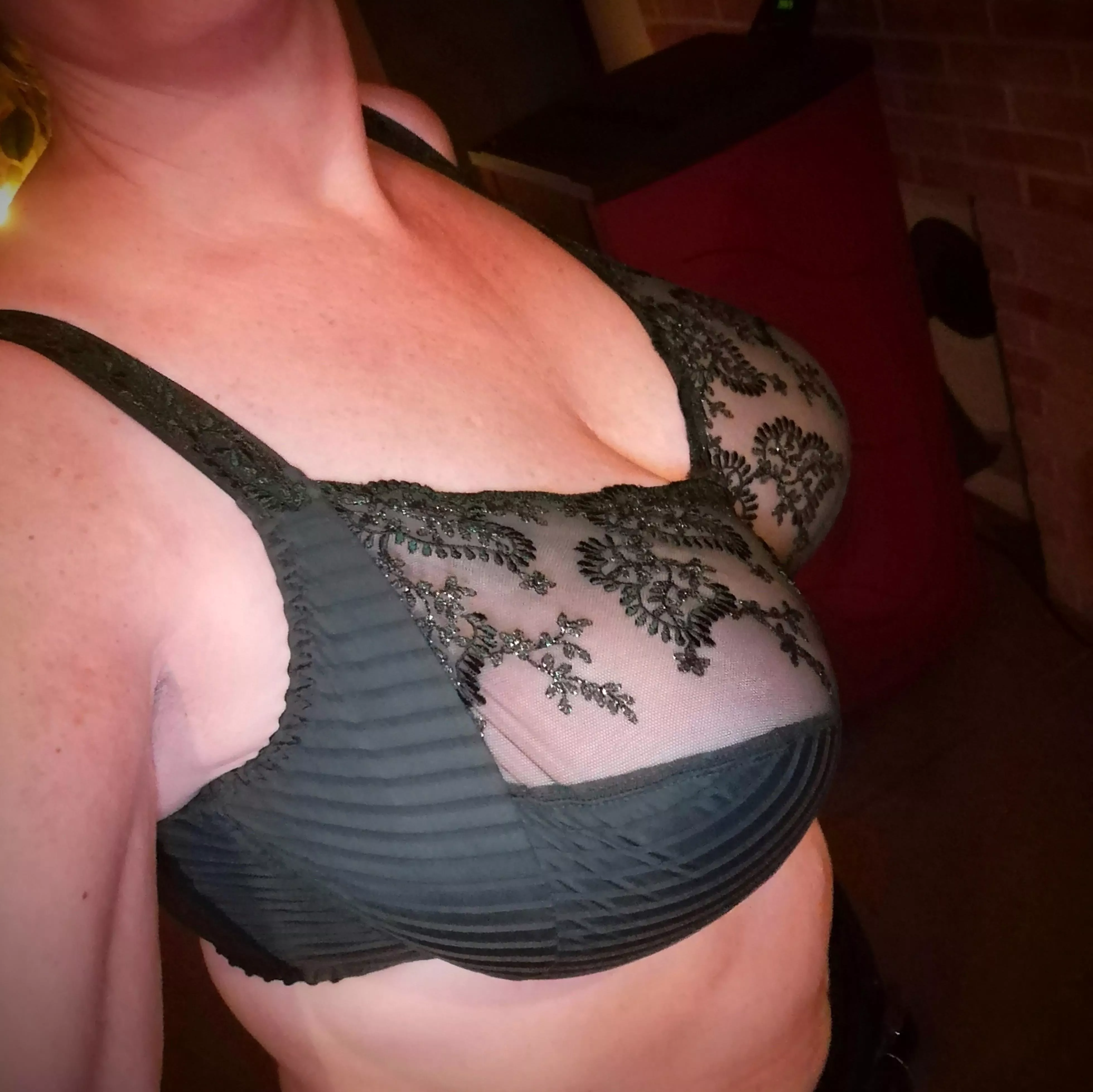 Do you like my bra? (F)46