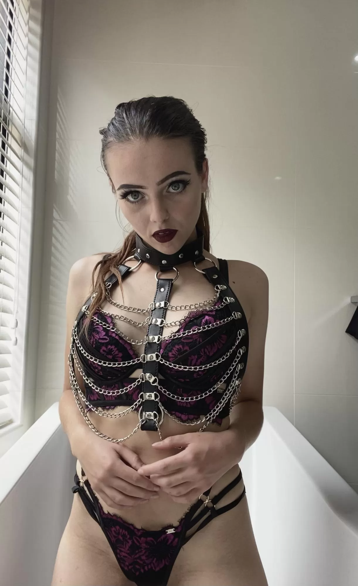 Do you like my chain harness? 🖤😘