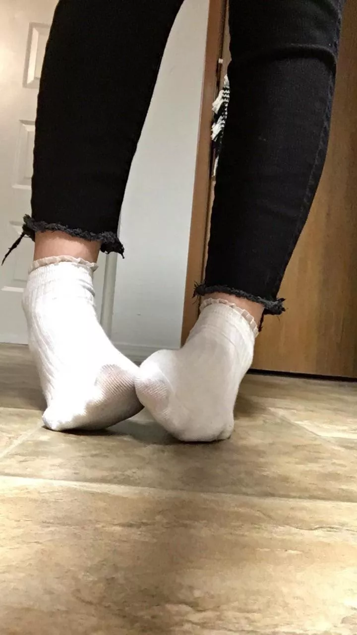 Do you like my frilly ankle socks? 😘