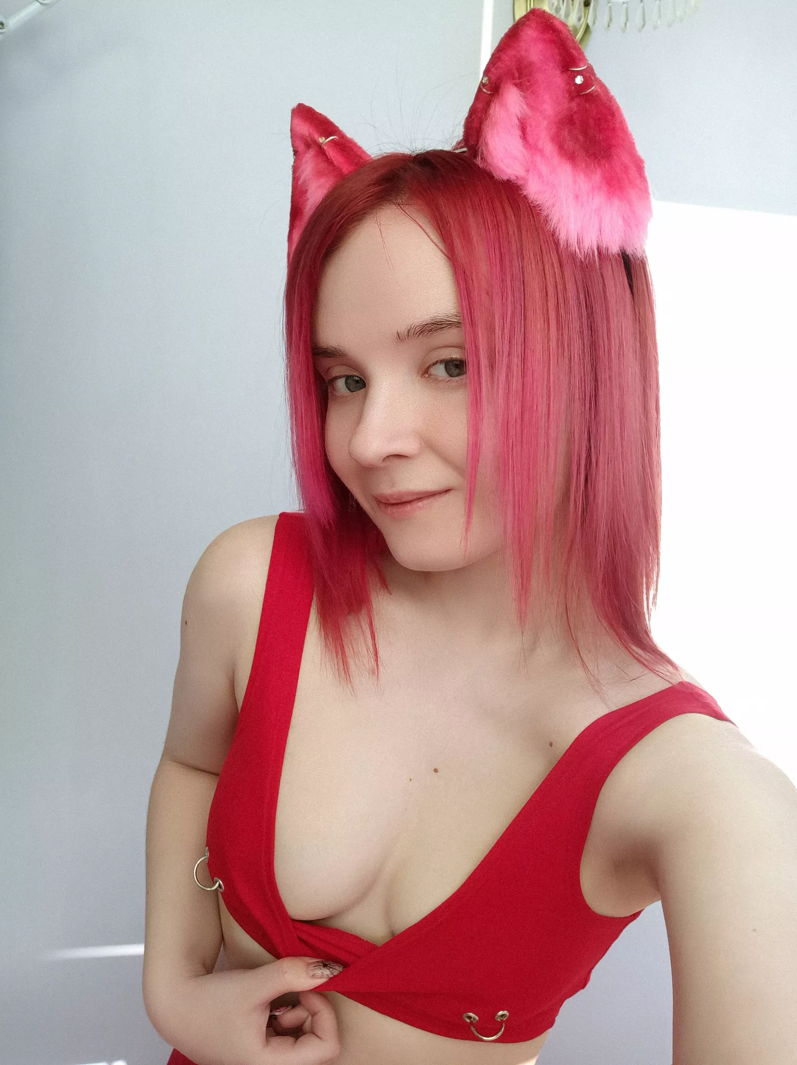 Do you like my hairstyle and cute cat ears? ❤️